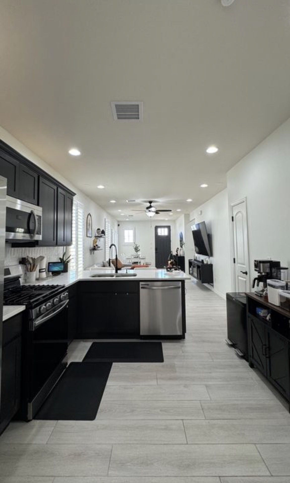 Apartment Available! For more information, photos, and to schedule a viewing, kindly email us at Chriskoppel11@gmail.com.