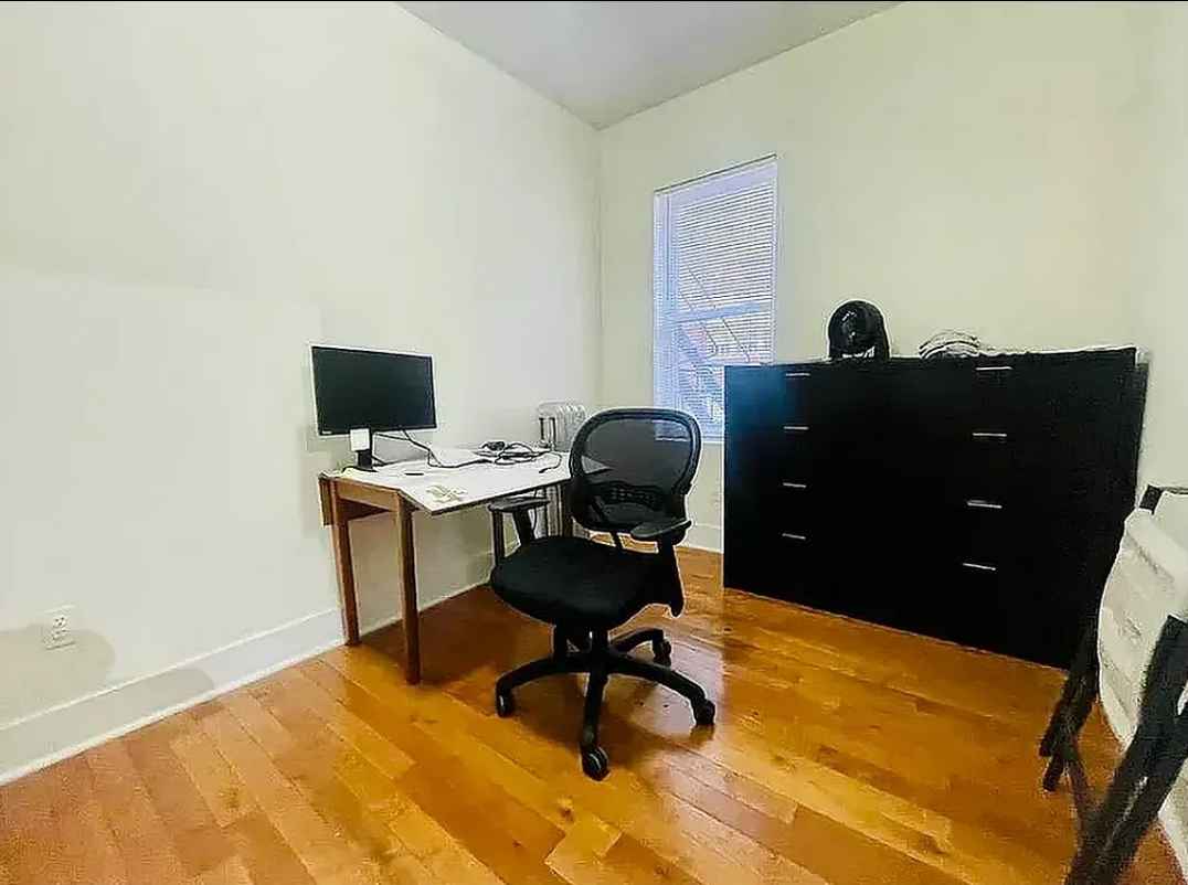 This is a 1 bedroom apartment in the hottest area of Williamsburg. Details include - hardwood floors, and a modern kitchen with stone countertops and stainless steel appliances, including a dishwasher and microwave. Enjoy the freedom of a backyard and an large downstairs recreation room.