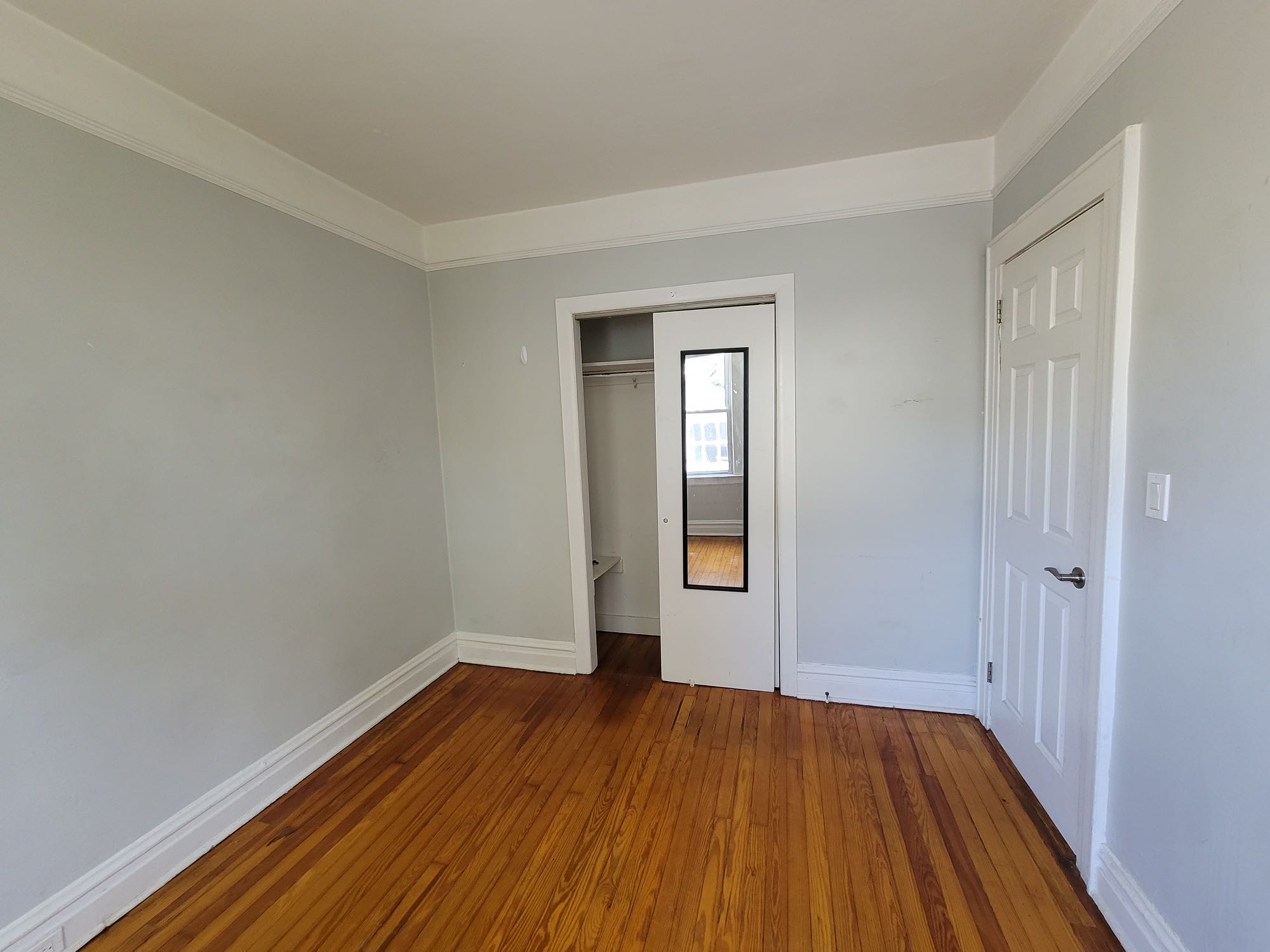 Seeking a responsible and clean roommate. Currently, there is me and another roommate living here and we are seeking a roommate that values cleanliness, communication, and cleans up after themselves in shared spaces like the kitchen and bathroom. 