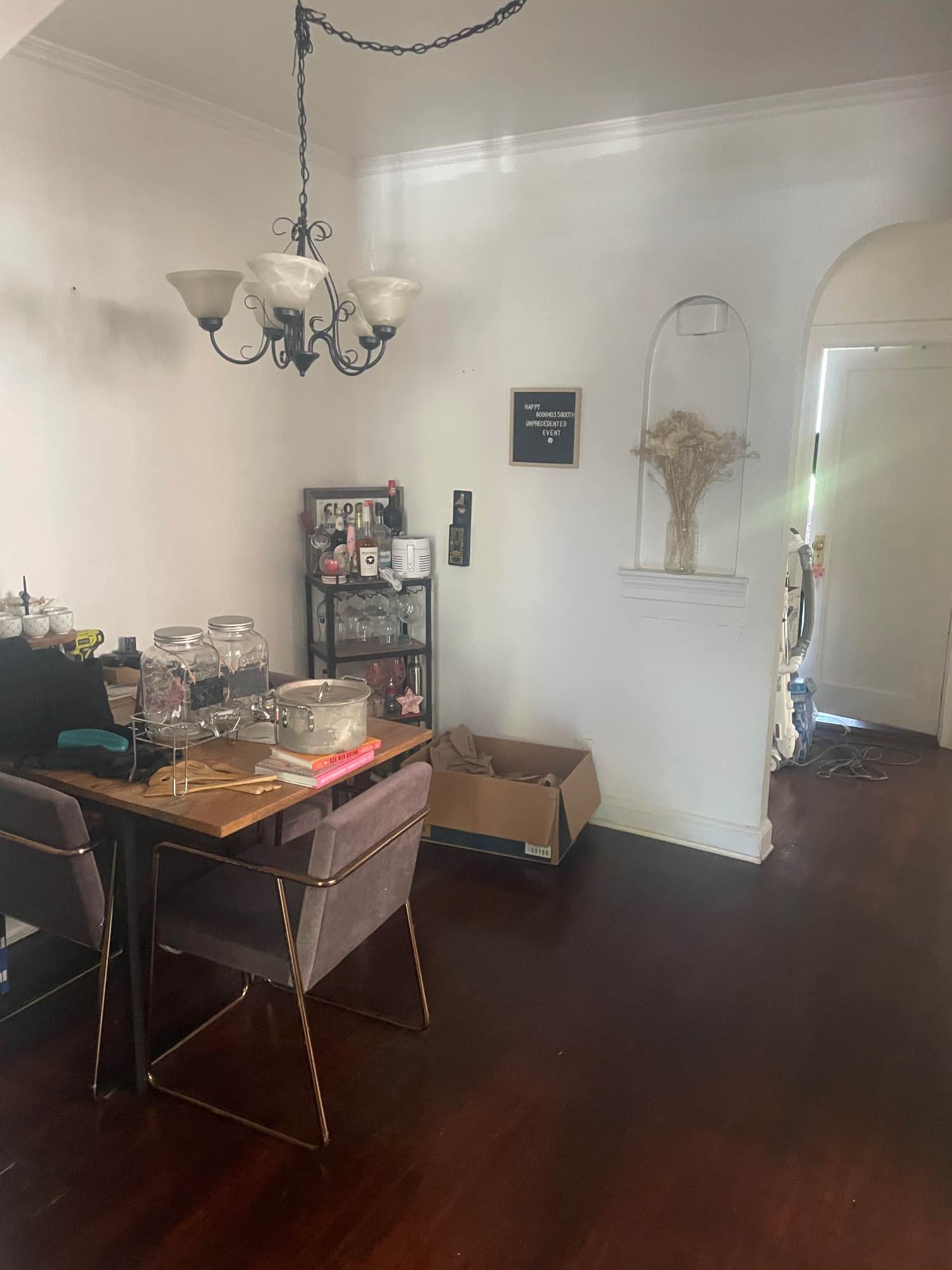 Seeking roommate!

Biggest bedroom in apt with private bathroom & closet. Available on September 1. Apartment is off the 36th Ave N/W. Rent is $1300/mo plus electric and internet ($60-$100 depending on the season) One cat already in home, other cats welcome but no dogs, per landlord.

4 blocks to train/Key Foods. 2 Blocks to laundromat. Walking distance to cute cafes, shops, a movie theater, bars and restaurants.

About me: Working professional woman (9-5, 1-2 WFH days) Very clean, non-smoker/drinker. LGBTQ-friendly with a Costco membership!!! 
