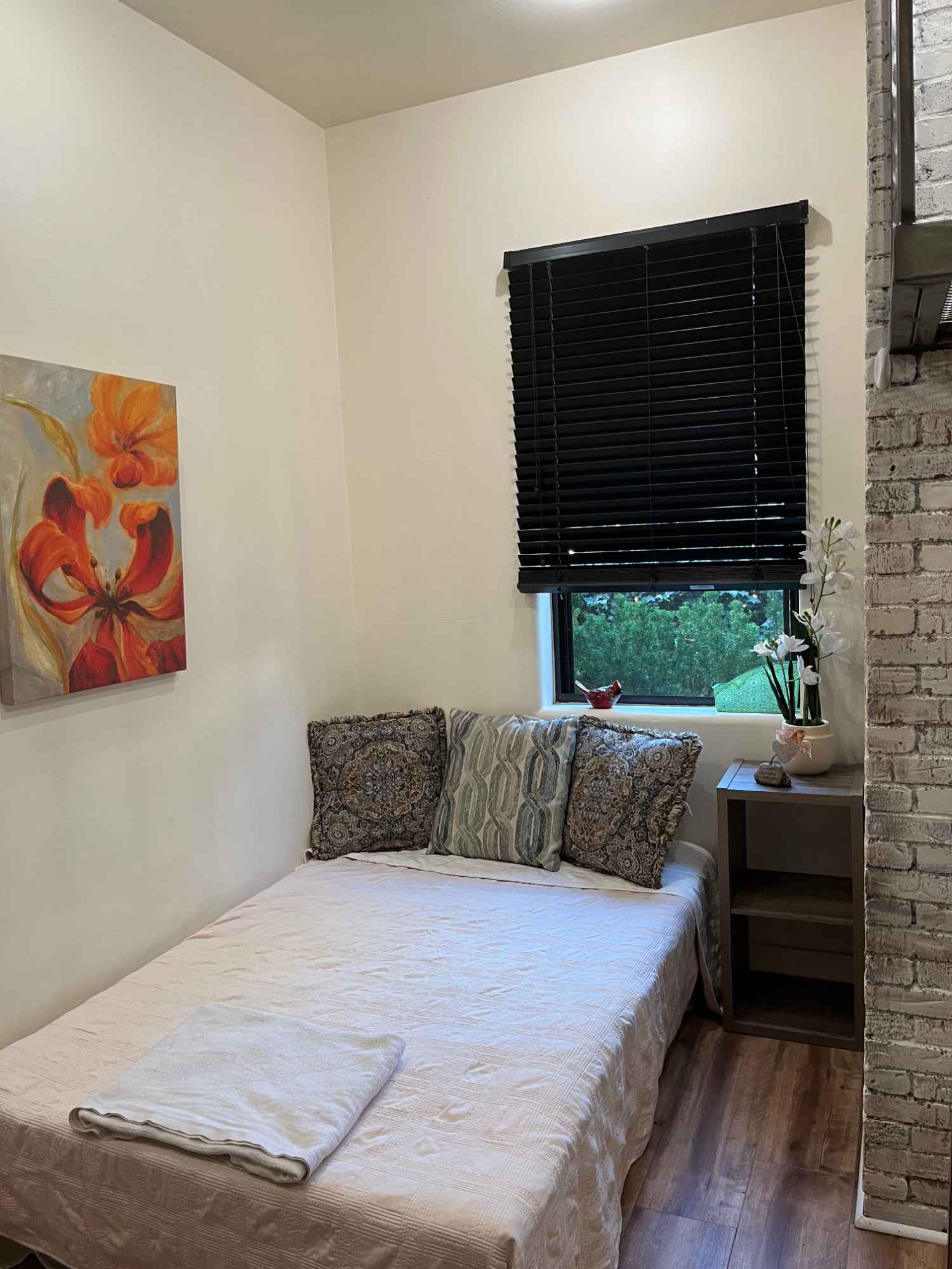 Are you a self-sufficient adult looking for a peaceful and supportive living environment?
Grove House offers comfortable and affordable rooms in a beautiful home in a quiet neighborhood. We're looking for self-sufficient adults who value a calm atmosphere and community.
** One private room is currently available. **
Grove House provides a warm and welcoming atmosphere. Enjoy a spacious and well-maintained house with inviting common areas. Residents enjoy a shared dinner together each evening, fostering a strong sense of community. While residents are responsible for other meals, a washer and dryer are available for resident use.
Located conveniently located near Zuni and Central bus lines, two blocks from the International District Library and one block from Sagebrush Church and Trumbull Park. Talin Market on the corner of Louisiana and Central is seven blocks away. Rent is $850 per month, all utilities included, even internet and cable!