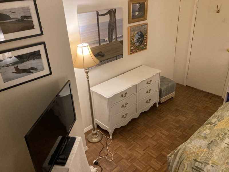 Hello,
I am looking for a female roommate asap. The lease is till July 31, 2025. I live on 95th/2nd in a luxury UES apartment (Normandie Court). Rent is: $1603 & utilities are usually around $60-$100 a month per person depending on the season. My roommate is moving out of the city, so I’m looking for someone to take her room.
The room is large (will be unfurnished) with 3 large windows - lots of natural light & great uptown views. The building has many amenities, including: 24/7 doormen at all entrances to building, two large laundry rooms, package room, and health club on the top floor with a pool, sun decks, exercise classes and gym equipment. There are multiple entrances to the building; side entrance is steps away from 96th Q stop. Also one avenue away from 4/5/6 line.
The are two large closets outside of the room and a linen closet as well. Kitchen has a dishwasher.
No smoking and no pets please. You can message me if you are interested.