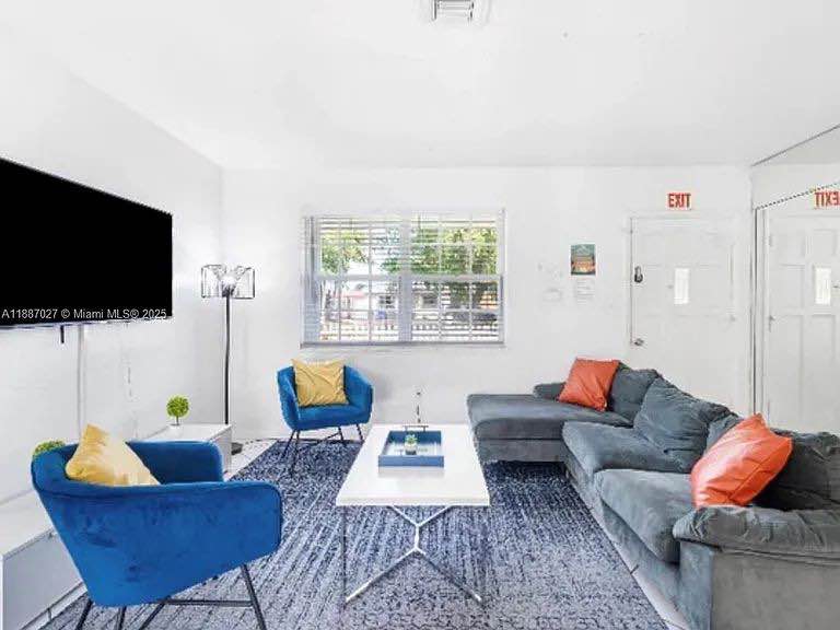 🌴 THE POOL HOUSE – WHERE GROWTH MEETS GOOD VIBES 🌊
🏡 ONLY 2 spots available for 1 MALE AND 1 FEMALE in their 20s – join an inspiring home full of peace, purpose, and positivity.
Looking for a Responsible & Focused Young Professional / Student who is comfortable sharing a really large room and will live with a small group of co-ed respectful, motivated young professionals focused on leveling up in life.
📍 Location:
-Boulevard Heights, Hollywood, FL (so close to Broward College South Campus & The Hard Rock)
-Minutes from
-Close to Walmart, Publix, Aldi, gyms, and restaurants
__________________________
🌊 The House:
A vibrant BA home with a beautiful pool, tropical backyard, and peaceful energy designed for focus, community, and self-growth.
-Fully furnished & move-in ready November th. Reach out today to talk and apply! Fast Approvals
-You’d be sharing a huge room with another young professional around your age and gender in a tea tree-infused super comfy memory foam bunkbed. You will have your own storage spaces, plenty of space for storage.
Male Room: - Your roommate is from South Africa, 27, an assistant manager at the Hilton, extremely respectful, proper, fun, clean, driven, quiet, and focused. He’s the type of guy who elevates the household.
✨ Female Room: - Your roommate is in her mid-20s, a full-time student and music producer. She’s sweet, clean, inspiring, organized, creative, and cooks/bakes often. Amazing energy.
Happy to introduce you :)
-Central A/C & fast Wi-Fi
-Desk stations for work/study
-Laundry room, full kitchen, and cozy lounge areas
-Outdoor lounge with pool & palm trees
-Driveway & street parking available
-No Pets
💰 Price: $850 + monthly matainence & split utilities (cheap because split)
_____________________
🌞 ABOUT THE POOL HOUSE:
This home is for young professionals and students who value peace, progress, and purpose.
We believe in brotherhood and sisterhood, supporting each other’s dreams, staying focused, and growing together.
“As we rise, we lift one another. As we grow, we glow.”
____________________________--
💡 MORE THAN A PLACE TO STAY – A COMMUNITY THAT INSPIRES:
-Chill yet productive environment
-Respectful, drama-free, and goal-oriented housemates
-Shared dinners, deep talks, and good energy only ✨
-Pool days + creative nights (a perfect balance of work and play)
________________________
🌴 Neighborhood Highlights:
- min from Hard Rock Casino
-Quick drive to beaches and parks
-Peaceful and safe area
-Everything you need within minutes
🚨 Only 1 spot left – Available now!
If this ad is up, we’re still interviewing.
📞 Call or text 516 643 8814 for a quick chat and to schedule your visit.
Come live where motivation meets relaxation. Let’s grow and thrive together at The Pool House! 🌊✨