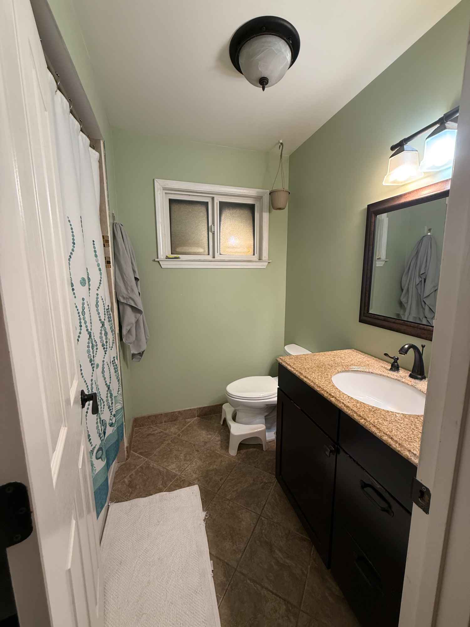 Hi! My roommates and I are looking for a female to join our 4-bedroom, 2.5-bathroom home in South San Jose. We're all educators, so things can get busy during the school year, and we really value a clean, respectful, and peaceful living environment.

The house includes an in-unit washer and dryer, a large backyard, and plenty of street parking. The common areas are fully furnished, but the available bedroom will need to be furnished by you.

We're looking for someone who’s responsible, easygoing, and okay living with a friendly dog. The room is available for immediate move-in — we’d love to hear from you to go over monthly rent, utilities, and lease details!