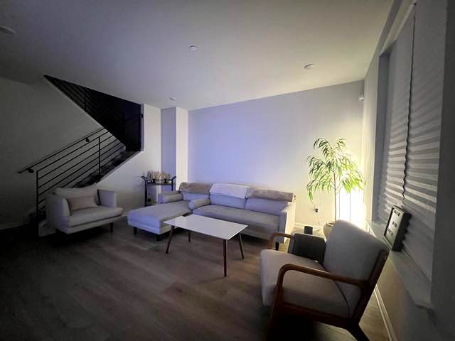  Just steps away from local favorites, parks, and public transit, you’ll love how easy it is to get to all your favorite spots. 