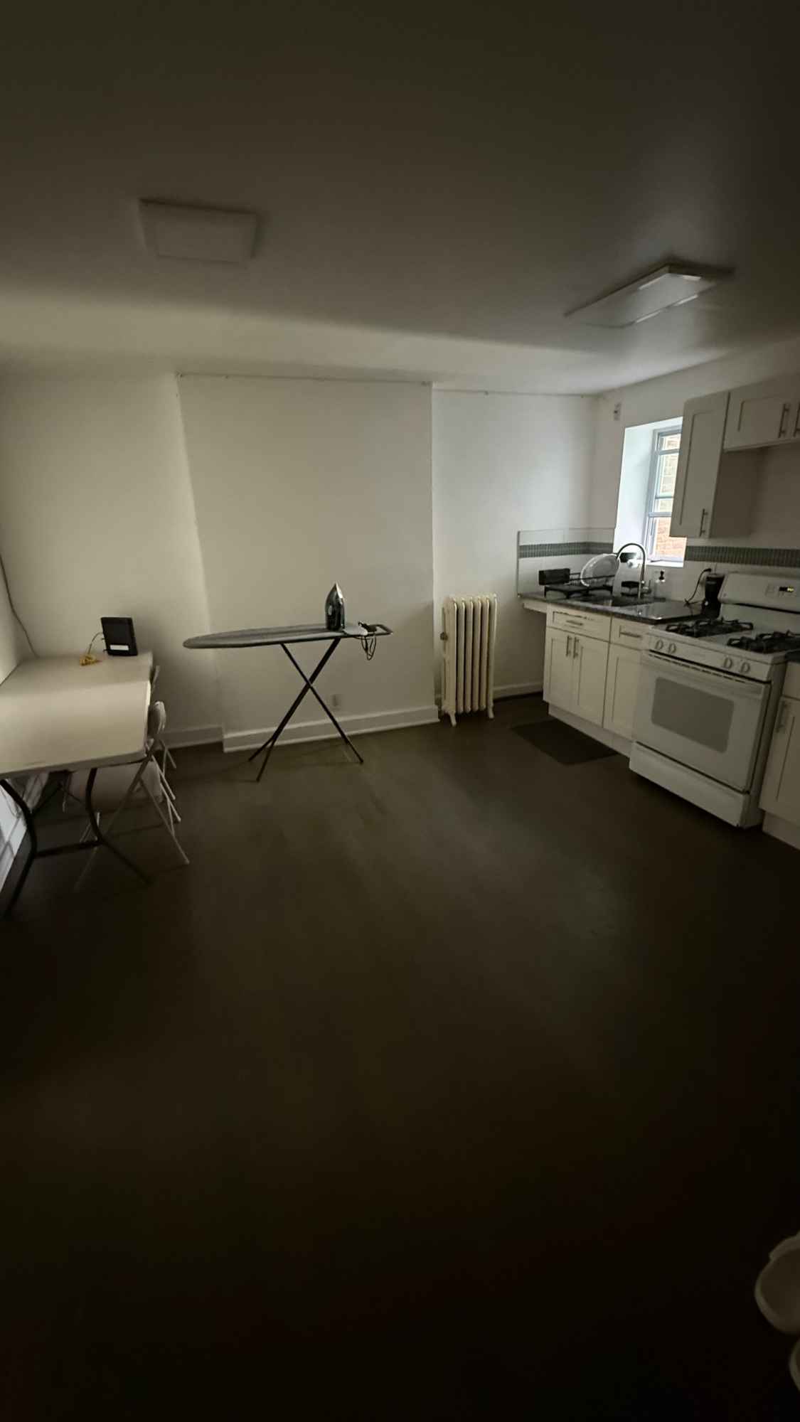 I’m a 25-year-old male looking for a housemate to share a 2-bedroom, 1-bathroom apartment in downtown Newark. The place is in a great location, just steps from Whole Foods and Rutgers University. I’m clean, calm, and respectful, and I’d like to live with someone who is also clean and responsible. All potential housemates must be willing to undergo a background check, and proof of income at least 2.5x the rent will be required. If this sounds like a good fit, please reach out!