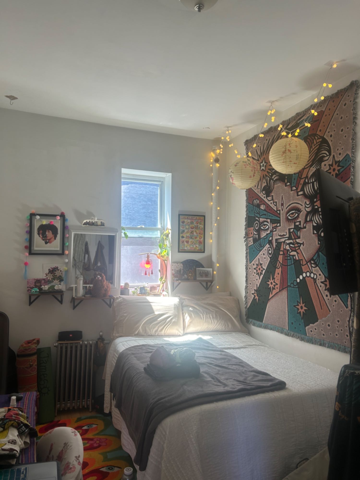 prime south Williamsburg flexible sublet. messaging seems messed up, the ROOMI APP IS SO BAD they need to fire their engineering team. email me directly if interested!! - gcocco14@gmail.com

 looking to fill second room of a plant-filled 2bedroom apartment. one block north of Williamsburg bridge. this is a furnished sublet. we keep the space relaxed and quiet, a place to wind down. a few blocks from the water but on the southside- so it’s a bit quieter and more authentic than areas by the L train. it’s also less than a 10 minute walk from Whole Foods, Bedford L and the Marcy JMZ. countless amazing bars clubs and restaurants nearby and Mccarren Park. message if interested! all utilities and wifi included in price. top floor.  (no loud upstairs neighbors and there is access to a roof top) (small dogs are welcome) 

flexible- can be for just a month if that’s what you’re looking for 