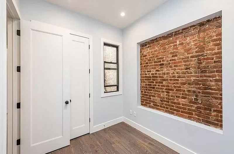 I have a large/bright spare room available for rent starting November 1st. The rent is $1,062 per month, and utilities and internet are an additional $50-150 (winter months higher) per month.
The room is located in a three-bedroom apartment, just two minutes from the Myrtle-Wyckoff subway stop. The apartment has new appliances, a small gym, and a roof.
The kitchen features a dishwasher, a full range stove, and a current tenant has furnished additional appliances, dining furniture, and living room furniture. A/C vents in all rooms!
Requirements:
Annual income of $60,000 or more
Currently employed
Clean and considerate
Decent credit
If you are interested in the room, please contact me. I can show it to you anytime this week.
I can send you the Zillow listing and youtube video of the spot as well.
Racist and transphobes, need not apply.