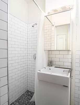 After three years in the apartment together, my roommate has decided to move in with her girlfriend, leaving an open room in my apartment. More pics coming soon, but the room is on the third floor of a walkup building with a great super and laundry on the 2nd floor. You get a private bathroom with a shower, and the kitchen has stainless steel appliances (including a dishwasher). The neighborhood is amazing, and this price point can't be beat.

About me: I work from home in unscripted TV development, and in my free time, I do comedy, crochet tiny stuffed animals, and make a podcast entirely about Avril Lavigne. I'm looking for a roommate that's chill but not a total slob, and obviously who I get along with. 