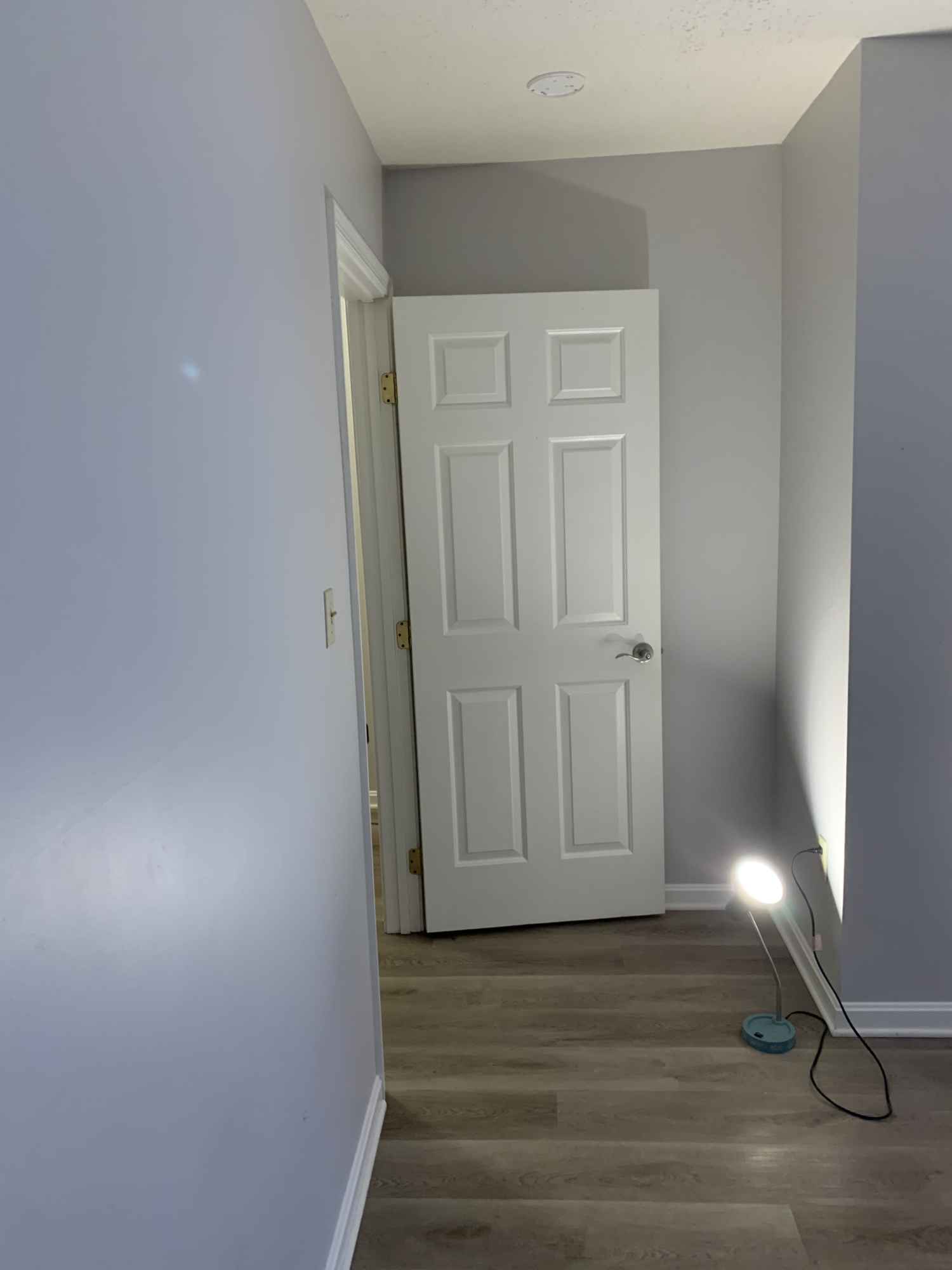 Cozy Bedroom for Rent in 2-Bedroom Townhouse in Winchester – $900/month
I have a cozy bedroom available for rent in my 2-bedroom, 1.5-bath townhouse in Winchester. The townhouse features an in-unit washer and dryer on the second floor, with a bathroom conveniently located right next to the room. We're just 10 minutes from Shenandoah University and Apple Blossom Mall!
I'm looking for a responsible and respectful roommate who values clear communication and mutual respect. Key expectations include sharing household expenses fairly and keeping common areas tidy—essentially, a laid-back and considerate approach to sharing the space.
The lease runs through July 2025, and I’m still deciding whether to extend it. Rent is $900/month, with utilities (water, garbage, electricity, and internet) split evenly. I’m open to the possibility of having two tenants. To secure the room, the first month's rent of $900 and a completed application via Zillow (which is pretty much guaranteed approval, as I'm the primary leaseholder) are required.
I work a lot and am often in and out of the house, but I’m easygoing and appreciate a peaceful, respectful living environment.
If you're interested or know someone who might be, feel free to reach out through Messenger with any questions! (edited)
