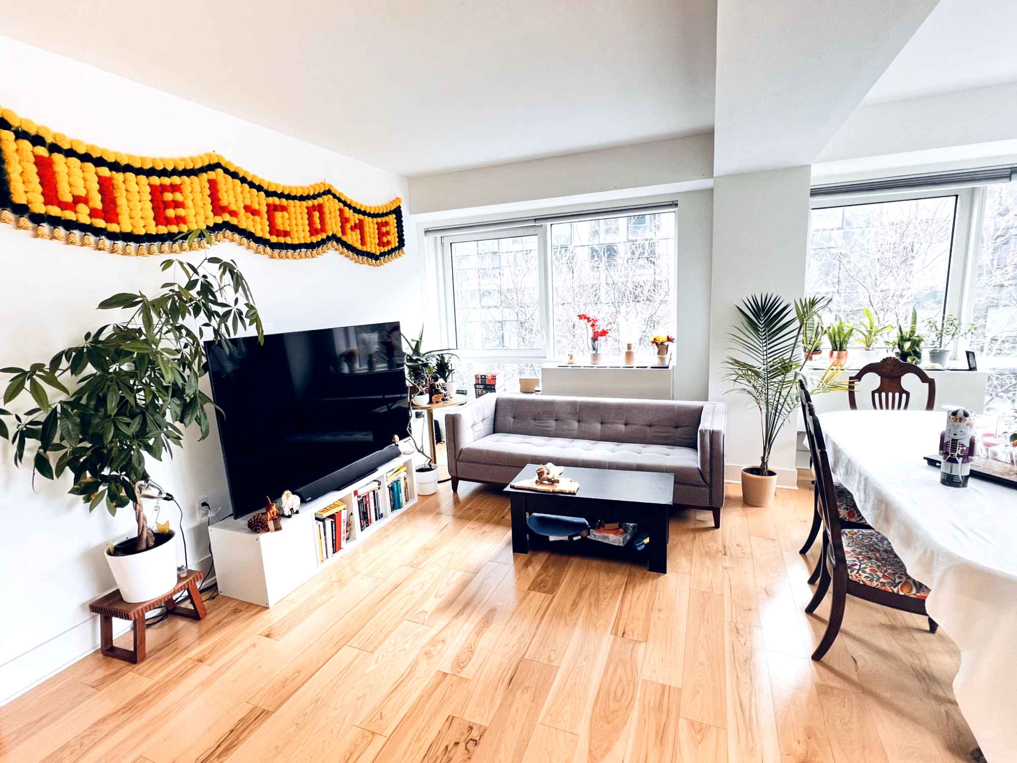 Cozy private 1 BR 1 BA in a 2BR 2BA apartment on the East River. Beautiful light, large closet and bathroom. Open kitchen with huge living room, in-unit W/D, free wifi and gym. Rooftop with stunning NYC views! Commuting is easy via the Ferry (1 min walk) or Marcy Ave J/M (10 mins walk).
I’m in tech and I work from home. My partner is a lawyer in the city. We enjoy cooking, hanging out, and playing with our chill cat. We are LGBTQ+ friendly and looking for a respectful roommate (preferably working out of the house) through May.
Message me if interested!