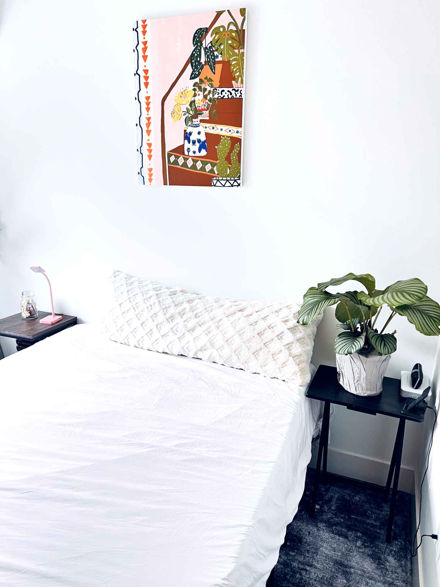 Cozy private 1 BR 1 BA in a 2BR 2BA apartment on the East River. Beautiful light, large closet and bathroom. Open kitchen with huge living room, in-unit W/D, free wifi and gym. Rooftop with stunning NYC views! Commuting is easy via the Ferry (1 min walk) or Marcy Ave J/M (10 mins walk).
I’m in tech and I work from home. My partner is a lawyer in the city. We enjoy cooking, hanging out, and playing with our chill cat. We are LGBTQ+ friendly and looking for a respectful roommate (preferably working out of the house) through May.
Message me if interested!