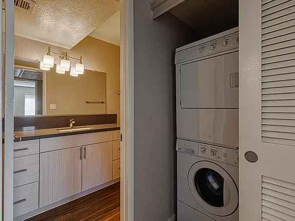 Looking for a peaceful space? We've got you covered! Contact Hablegord@gmail.com to learn more and schedule a viewing.