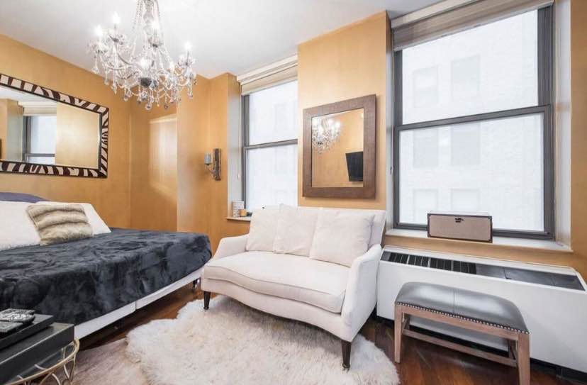Lovely tranquil Alcove Studio apartment in the Heart of the Financial District. This apartment offers the convenience of a full service doorman and concierge services with all of the pre-war charm one could ever ask for . The kitchen has marble counter-tops with stainless steal appliances and the bathroom is designed with magnificent Italian Marble flooring.1 Wall Street Court, which was the Former "NY Cocoa Exchange" Building, holds its luxurious history and it's incredible design structure, which is reminiscent of the Flatiron Building. The Cocoa Exchange has exceptional amenities such as a beautifully landscaped roof deck, private Lounge, Media Room and the great convenience of a on-site Superintendent.