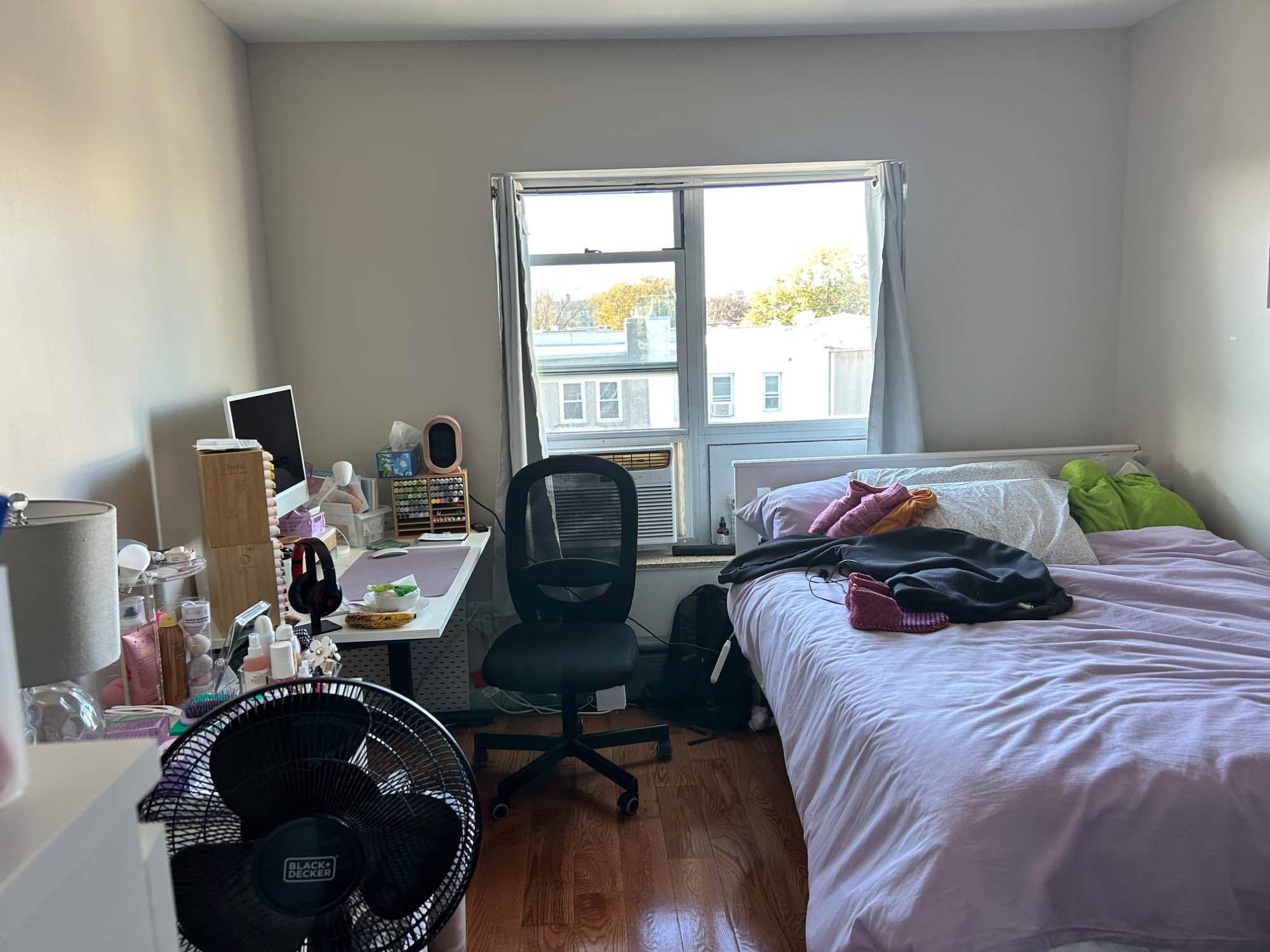 Looking for someone to resign my lease with me in Astoria starting Jan 15, 2025. Standard 12 month lease. Apartment is super nice, third floor walkup, lots of natural light. The room itself will come unfurnished, can fit up to a queen size bed, good size closet, and plenty of room for a desk + dresser. $1300 + utilities which are usually ~$100 per month. Landlord lives on first floor and is super responsive. Ideally looking for someone that works in office since I work from home, but feel to reach out with your situation! Looking forward to chatting more :)