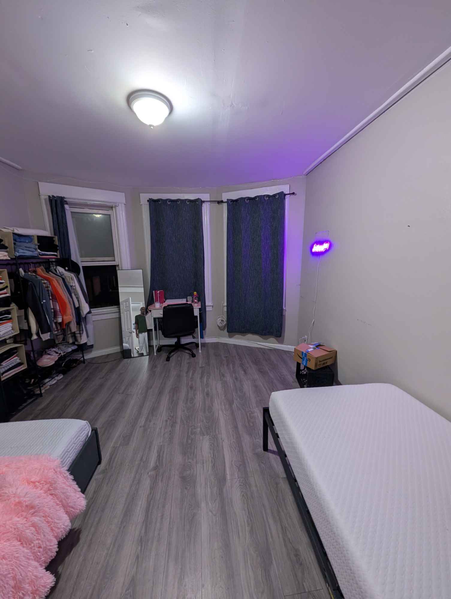 🏡 I have a *Cozy Shared Room for 1 Girl in Jersey City!*
*$499/month | 4 housemates total* (2 boys in solo rooms, 2 girls in shared). You'll be staying with me & Collins(fall 2024 intake) and a new person, she's  from the fall 2025  intake. 

✨ Room Highlights:
- *Spacious shared room* (biggest in the house!) with 3 windows, high ceilings, and space for upto 3 beds ( but we kept to just 2 for comfort).
- *Fully furnished* —just bring sheets + personal items.
- House has an extra *Shared workspace room* with dual monitors (use when free).

🏠 *House Perks:*

1 bathroom, living room, kitchen, Work space (all shared).
*Prime location:* 7-min walk to Richard St light rail → 20 min to Hoboken, 40 min to Manhattan (33rd St).

🔍 Looking for:
A tidy, respectful girl (student/young professional preferred) to join our chill, clean household.

Let’s chat if interested.

