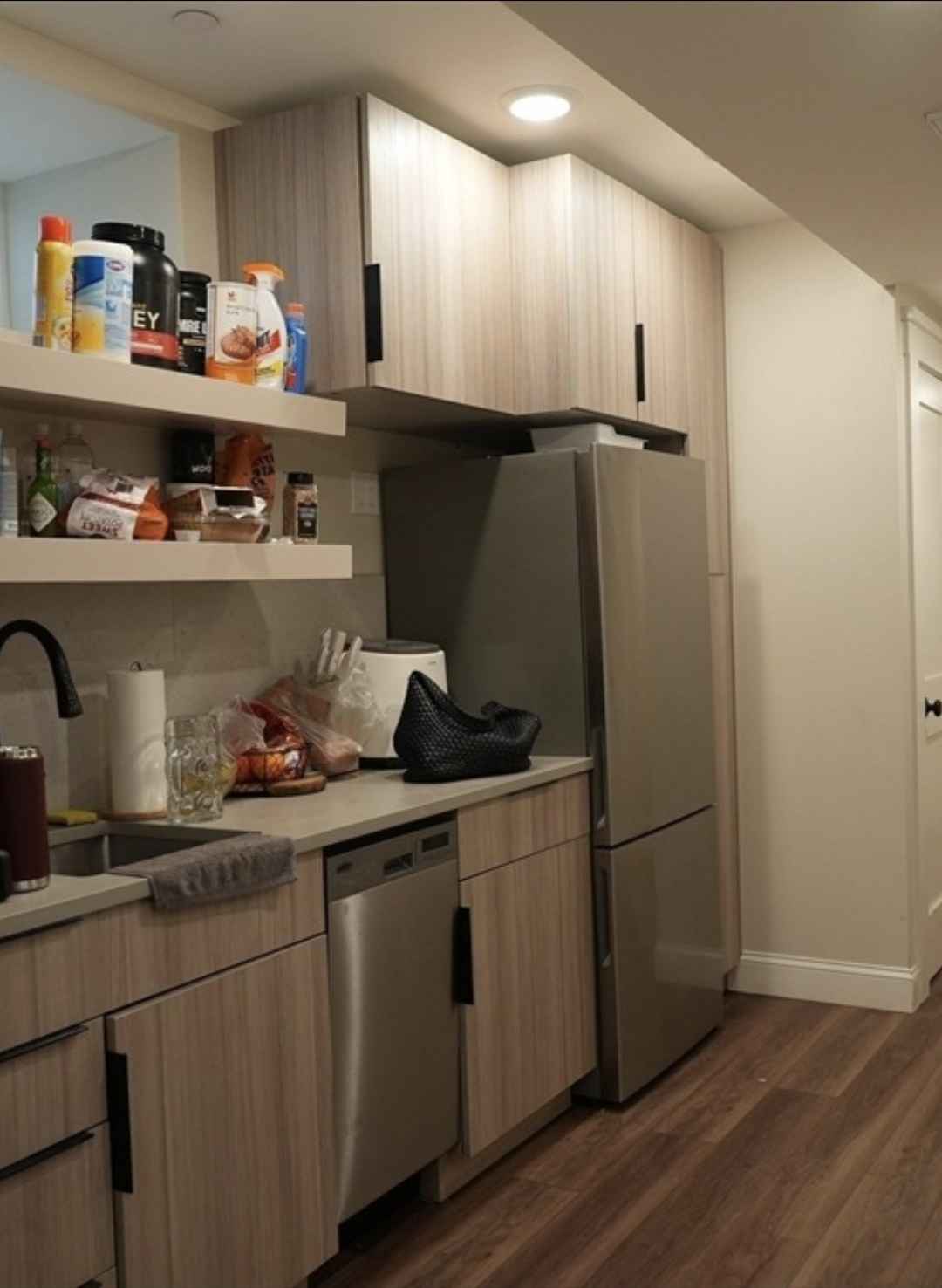 1 Bedroom Apartment for Rent!

Contact ashahgsag@gmail.com for rent, photos, and viewing details.