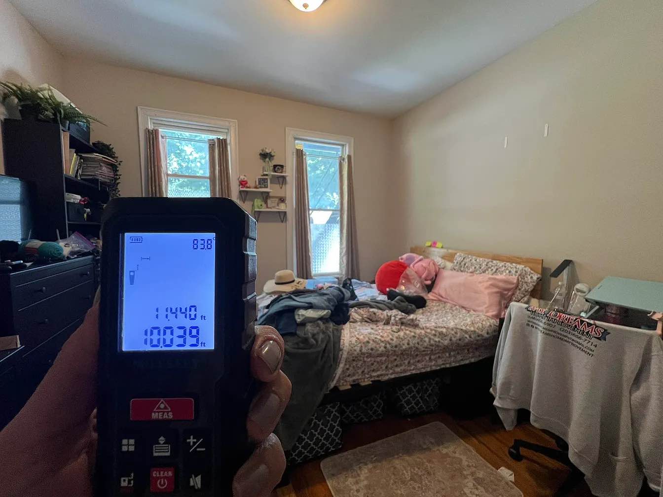 Hi, My apartment is available for rent. Utilities (Electricity, Gas, AC, Heat, WiFi) are included in the rent price.
The room is fully furnished, the apartment is in a great location only few blocks away from the train station and Hospitals. There are many stores, shops, restaurants, and supermarkets within walking distance away. Also, a laundry mat is in the building in the basement, open 24/7, and a couple of great pizza places, as well as nice restaurants- Chinese , Mexican and Japanese and the likes.
If you're, looking for a friendly, clean, peaceful spacious place in the city, I strongly recommend my apartment.
Message me for more info and to schedule a meet-up/viewing.