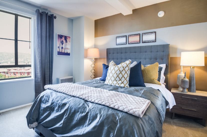 Spacious 3 Bedroom, 3 Bathroom Apartment for Rent!

Enjoy luxury living at an affordable price! Our fully furnished apartment features:

- Brand new utilities
- Full-size kitchen and bathroom
- 1,000/month (slightly negotiable)
- Parking space included
- Pet-friendly
- All utilities included:
    - Hydro
    - Heat
    - Water
    - Refrigerator
    - Washer and dryer
    - Electricity
    - Wi-fi
    - And more!

Don't miss out on this fantastic opportunity! Contact me today to schedule a viewing