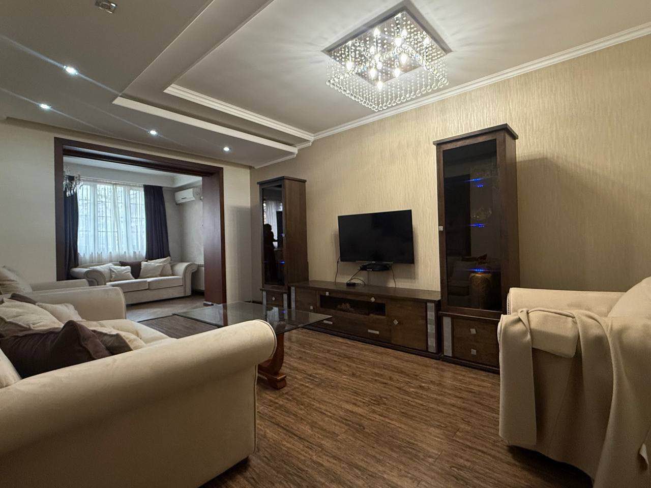 Affordable 2Bed/2Bed Apartment for Rent!
This fully furnished 2-bedroom apartment unit comes with brand new utilities, featuring a full-size kitchen and three bathrooms. The rent is $800/month (slightly negotiable), and free parking space is included. Plus, pets are welcome!
Utilities included are:
- Hydro
- Heat
- Water
- Refrigerator
- Washer and dryer
- Electricity
- Wi-Fi
- And more
No sharing required, making it a perfect, private, and comfortable living space for you