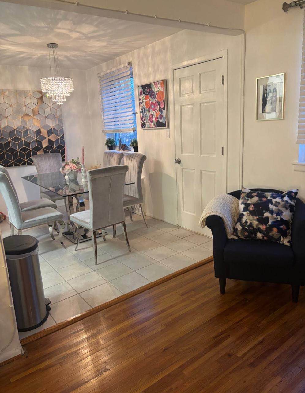 This bedroom is fully furnished in a 3 bedroom apartment and gorgeous! It’s got everything you need and there’s a queen bed, dresser in the room which can be used, though I can empty it if you have your own bedroom furniture) and you will have own bathroom. Large kitchen, lounge room and laundry with washer and dryer.

All bills are included in the rent and if this sounds like an ideal fits for you, I would love to hear from you!