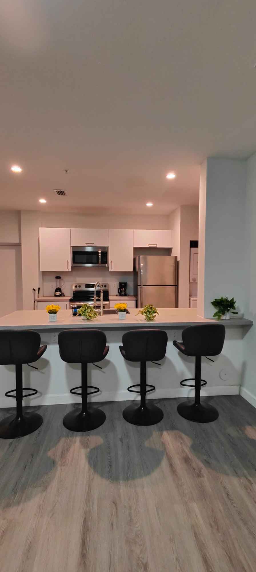 Welcome to your Miami retreat! 

Private room for rent

This modern and fully furnished 3-bedroom, 2-bath apartment offers the perfect mix of comfort, convenience, and style — ideal for travel nurses, medical students, pilots, crew or professionals visiting Miami for work or study.

Located just 9 minutes from Jackson Memorial /VA Hospital, University of Miami Medical Campus, Edgewater, Downtown Miami, and Miami International Airport, this apartment is close to everything you need — restaurants, shopping centers, and public transportation.

The Space
Spacious 3-bedroom, 2-bath apartment Comfortable and fully furnished bedrooms
Fully equipped kitchen with modern appliances
Cozy living room with smart TV and dining area
In-unit washer and dryer
 Fast Wi-Fi
 Non-smoking environment

Each bedroom offers privacy and comfort, ideal for rest after a long workday or a busy day exploring Miami. 

Why You’ll Love It

* Prime location — 9 min to Jackson Memorial/VA hospital , River Landing Shops, Miami Intl. Airport & Downtown
* Fully furnished and ready to move in
* Peaceful atmosphere for work or study
* Ideal for professionals, nurses, pilots, crew and students. 

We have a parking available in the building