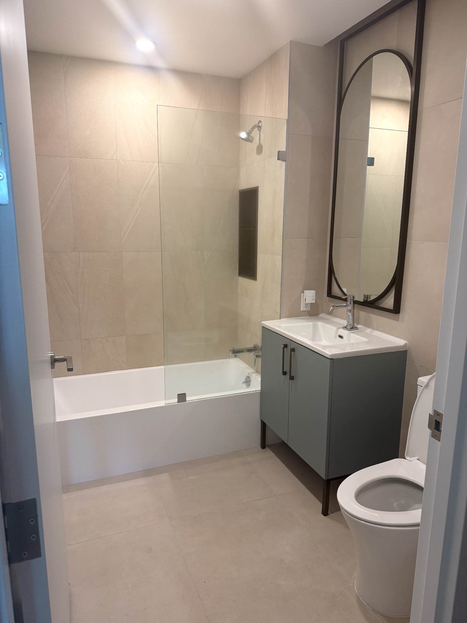 Hi, I am a graduate student studying PR and Corporate Communications. I am looking for one roommate starting in November or earlier. The room includes a private bedroom and bathroom. Common areas (kitchen, living room) are shared with one roommate. These are the particulars of the apartment: 

Looking for a roommate starting in November 2br/2bath - $2,800 for roommate
Apartment Amenities
⁃ New Apartment Building in Fort Greene, Brooklyn
⁃ Washer/dryer in unit (and in building)
⁃ Dishwasher
⁃ Balcony
⁃ New appliances
⁃ Fully furnish with new furniture (except bedroom)
⁃ New dishware
⁃ In-wall bluetooth speakers
⁃ Air Condition
⁃ Amenties available and are extra ($75/month): gym, movie theater, lounges, rooftop, golf simulator

Neighborhoold: Fort Greene Brooklyn
⁃ Next to Fort Greene Park
⁃ 7 min walk to Target, Foor Court, Whole Foods, Trader Joes, restaurants, etc.
⁃ Access to max 7 min walk to B, Q, R, G, C Trains