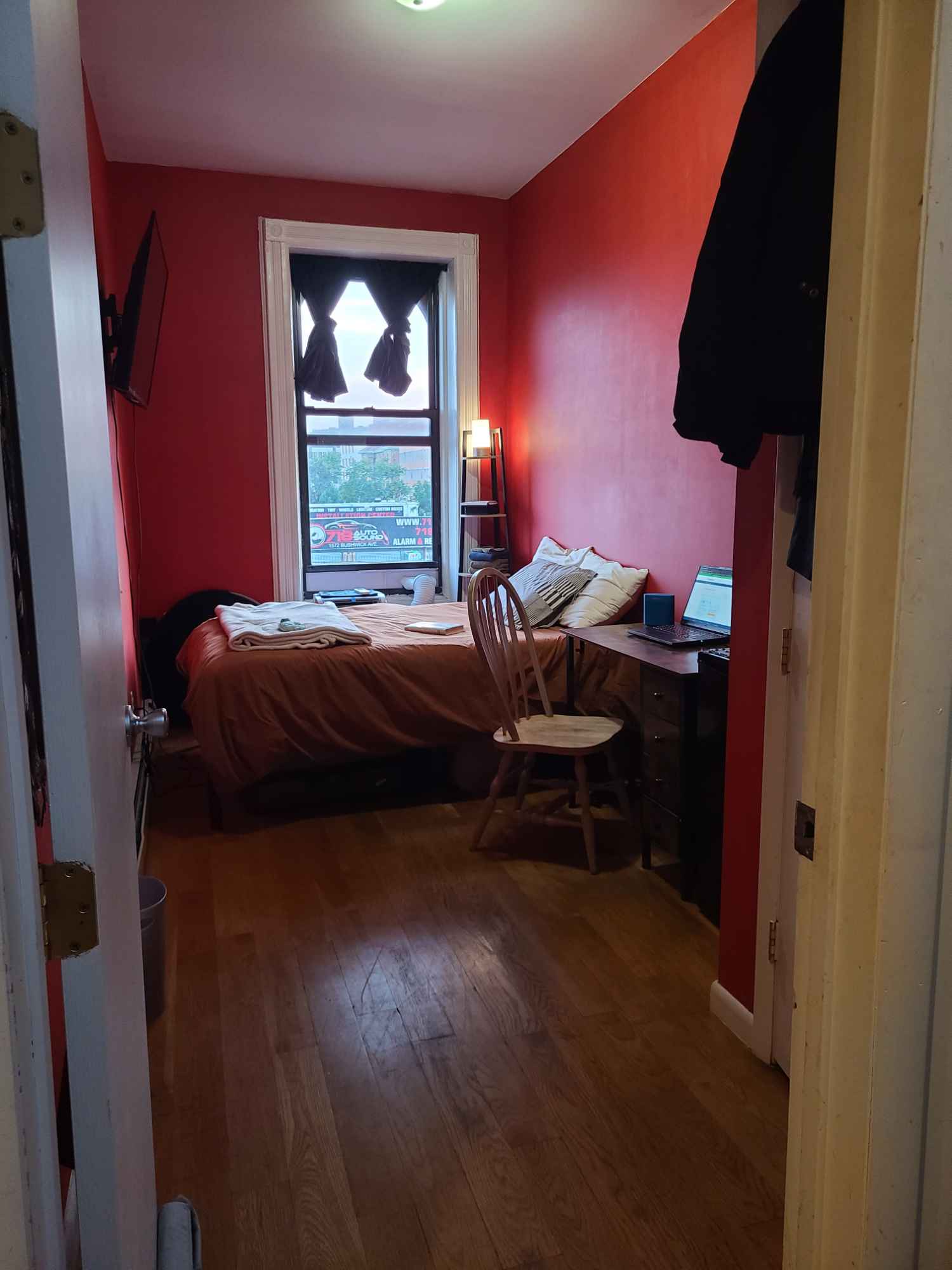 Typical day involves waking up early to go to work. When I get back home, I like to take a shower, make dinner. Drink tea and read a book before I go to bed. I can't think of anything I wish I had known before moving in as I had no expectations. I'm easy.