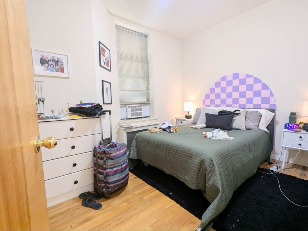 Looking for someone to occupy my private apartment. It's the top floor of a 3-story building, so you get some privacy. The place has wood floors in living area and bedroom. High ceilings, making it feel comfy and open, plus you'll get plenty of natural light flooding in. Living here puts you right in the mix lively scene, with parks, restaurants and bars nearby.
Apartment is 1 block away from the train. Lived here for over 5 years and absolutely love this apartment and neighborhood.
I work in tech publishing - I love movie nights, dinners with friends, long walks around the city, and all manner of arts and crafts.
Seeking someone that is easy-going, clean and transparent.
Thank you