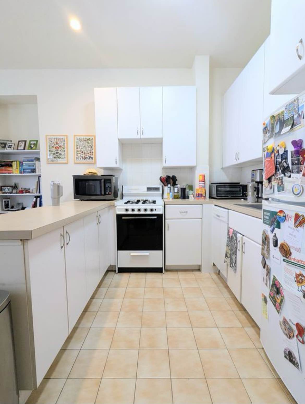 Looking for someone to occupy my private apartment. It's the top floor of a 3-story building, so you get some privacy. The place has wood floors in living area and bedroom. High ceilings, making it feel comfy and open, plus you'll get plenty of natural light flooding in. Living here puts you right in the mix lively scene, with parks, restaurants and bars nearby.
Apartment is 1 block away from the train. Lived here for over 5 years and absolutely love this apartment and neighborhood.
I work in tech publishing - I love movie nights, dinners with friends, long walks around the city, and all manner of arts and crafts.
Seeking someone that is easy-going, clean and transparent.
Thank you