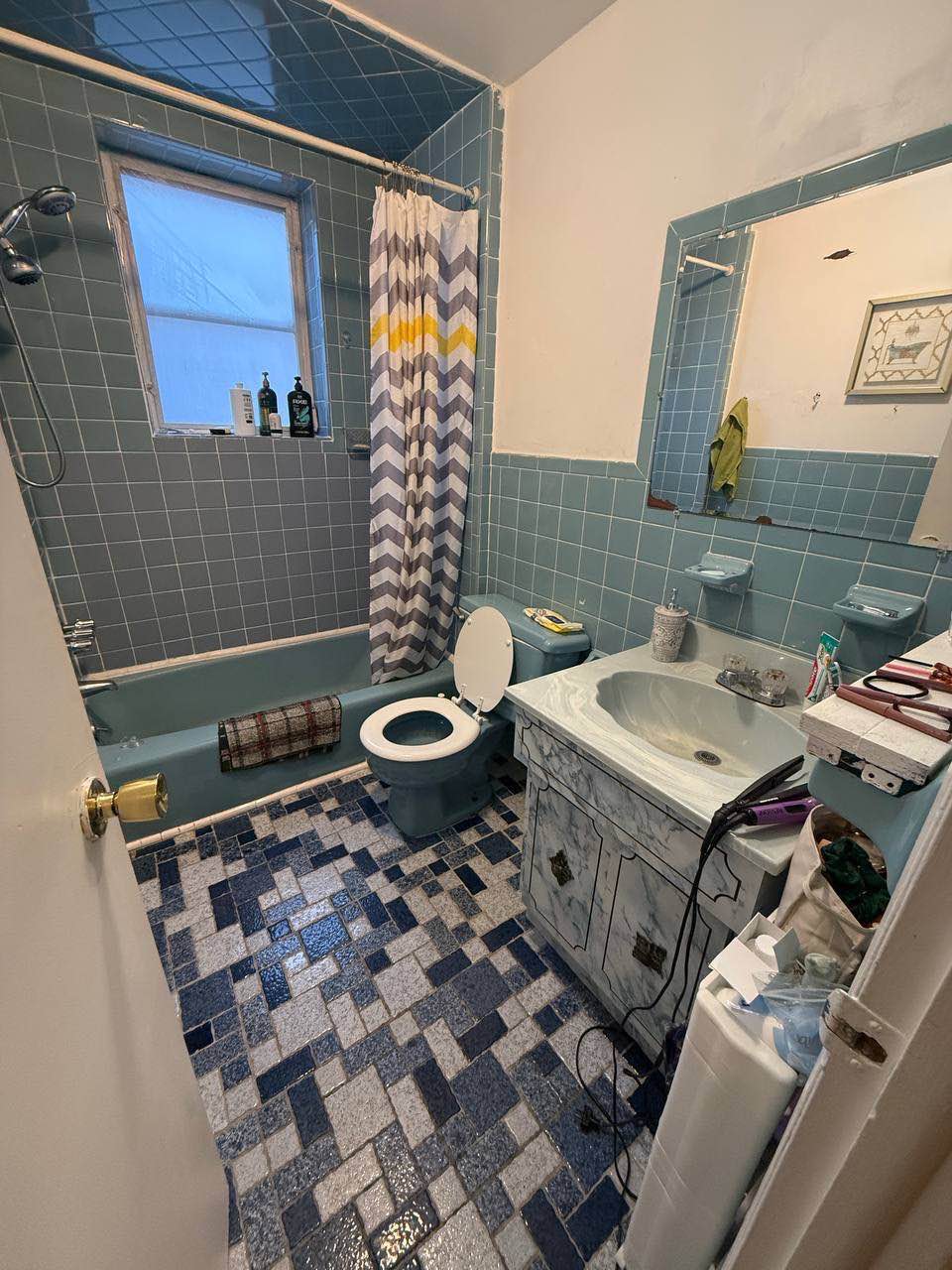 Affordable 2Bed/2Bath Apartment for Rent!

This fully furnished apartment comes with brand new utilities, featuring a full-size kitchen and bathroom. The rent is $1,000/month (slightly negotiable), and a parking space is included. Plus, pets are welcome!

Utilities included are:

- Hydro
- Heat
- Water
- Refrigerator
- Washer and dryer
- Electricity
- Wi-Fi
- And more!

