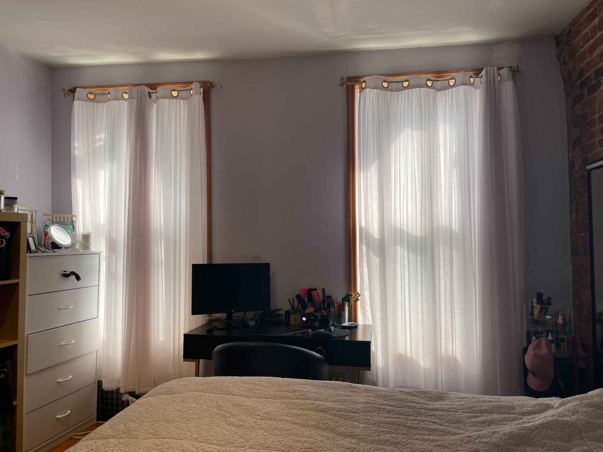 Bedroom + Office + private bathroom in a 4 bedroom, 2 bathroom apt.
move in Dec 15th
Month to Month
utilities not included (usually comes out to $200 month)
room fits full or queen size bed
room with an actual closet and exposed brick detail
$2200 security deposit
full kitchen and living room
central air conditioning and heat
washer and dryer in apt!
3rd floor walk up