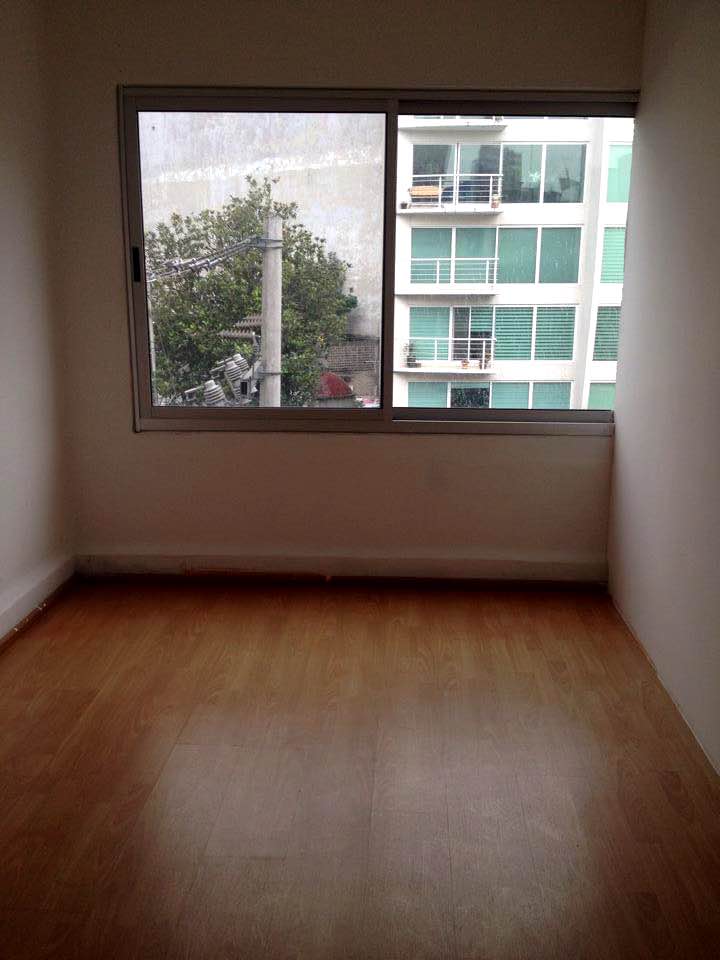 The Price in Mexican Pesos is 5,000
Spacious private room in one of the best areas of Mexico City, just steps away from Metro and Metrobús stations.
We have two apartments available:
Option 1: Share bathroom and kitchen with 1 person.
Option 2: Share bathroom and kitchen with 2 people.
Includes: Internet, electricity, and water.
Note: No laundry area available.
Safe neighborhood, great transport connections, and close to shops, cafes, and restaurants.
📍 Perfect for students or professionals looking for a comfortable and convenient place to live.