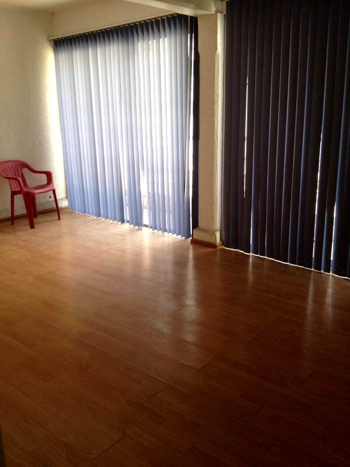 The Price in Mexican Pesos is 5,000
Spacious private room in one of the best areas of Mexico City, just steps away from Metro and Metrobús stations.
We have two apartments available:
Option 1: Share bathroom and kitchen with 1 person.
Option 2: Share bathroom and kitchen with 2 people.
Includes: Internet, electricity, and water.
Note: No laundry area available.
Safe neighborhood, great transport connections, and close to shops, cafes, and restaurants.
📍 Perfect for students or professionals looking for a comfortable and convenient place to live.