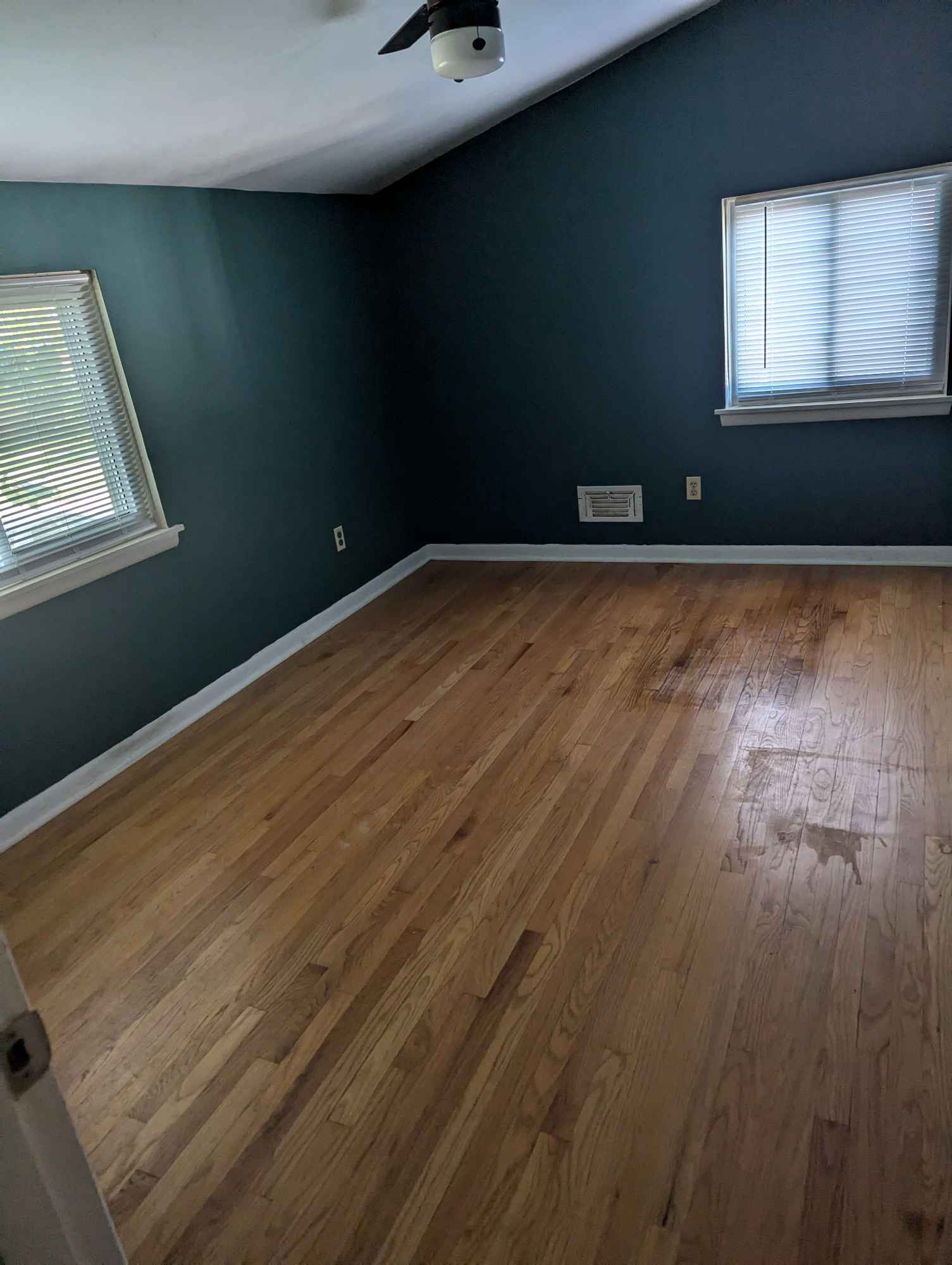 Hey there!
We’re looking for a respectful, chill, and clean person to move into a room in our house. If you’re someone who enjoys a peaceful home vibe, keeps shared spaces tidy, and is easy to get along with – we’d love to hear from you!
About Us:
We’re 2 working professionals/students in our 30s.
Clean, laid-back, respectful of space and schedules.
Not a party house – think wine and movies over loud nights.
What We’re Looking For:
Someone who’s neat, responsible, and chill.
Pays rent on time, keeps common areas clean.
Friendly and communicative, but also values quiet time.
No drama, no heavy partying.
If this sounds like a good fit, shoot us a message with a bit about yourself, your schedule, and what you're looking for in a living situation. Looking forward to meeting you!