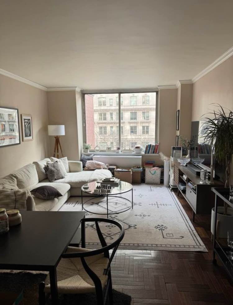 Beautiful one bedroom at the Boulevard, a full service condop on the UWS. Fully equipped kitchen with stainless steel appliances, new stone counters and sink, hardwood floors, through the wall a/c and heat, oversized windows and a huge master bedroom. Great closet space which have been custom designed and one walk in.
The Boulevard is a Luxury Condop located on 86th and Broadway, with easy access to transportation to both the West and East side. Building amenities: An amazing State-of-the-Art Fitness Center with a 75' lap pool, professionally instructed yoga & pilate classes, squash, racquet & basketball courts, men and women's steam rooms & saunas and separate boxing 3 sundecks, rooftop solarium with WiFi, duplex party room and onsite parking garage. Laundry is available on every floor.
Pets allowed case by case