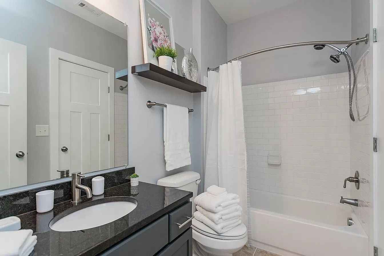 Live just minutes from downtown with quick access to I-440 in this stylish, move-in-ready studio. Nestled near some of Nashville’s most popular neighborhoods—Melrose, Woodbine, Wedgewood-Houston, Chestnut Hill, and Berry Hill—you’ll be close to everything. Enjoy the convenience of a washer/dryer in-unit, full kitchen with all appliances, and modern furnishings throughout. Perfect for a professional or student looking for a comfortable space!