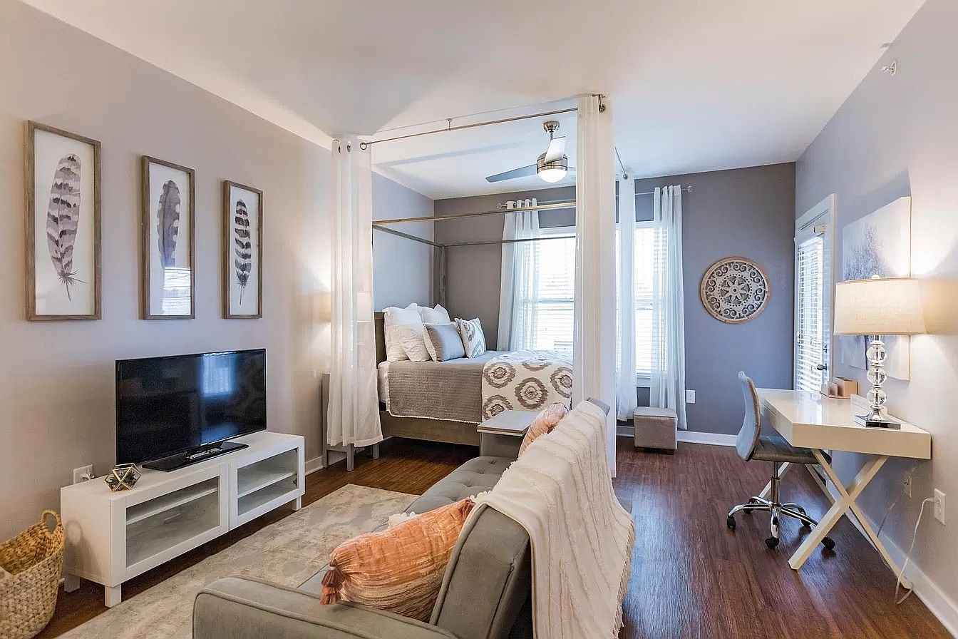 Live just minutes from downtown with quick access to I-440 in this stylish, move-in-ready studio. Nestled near some of Nashville’s most popular neighborhoods—Melrose, Woodbine, Wedgewood-Houston, Chestnut Hill, and Berry Hill—you’ll be close to everything. Enjoy the convenience of a washer/dryer in-unit, full kitchen with all appliances, and modern furnishings throughout. Perfect for a professional or student looking for a comfortable space!