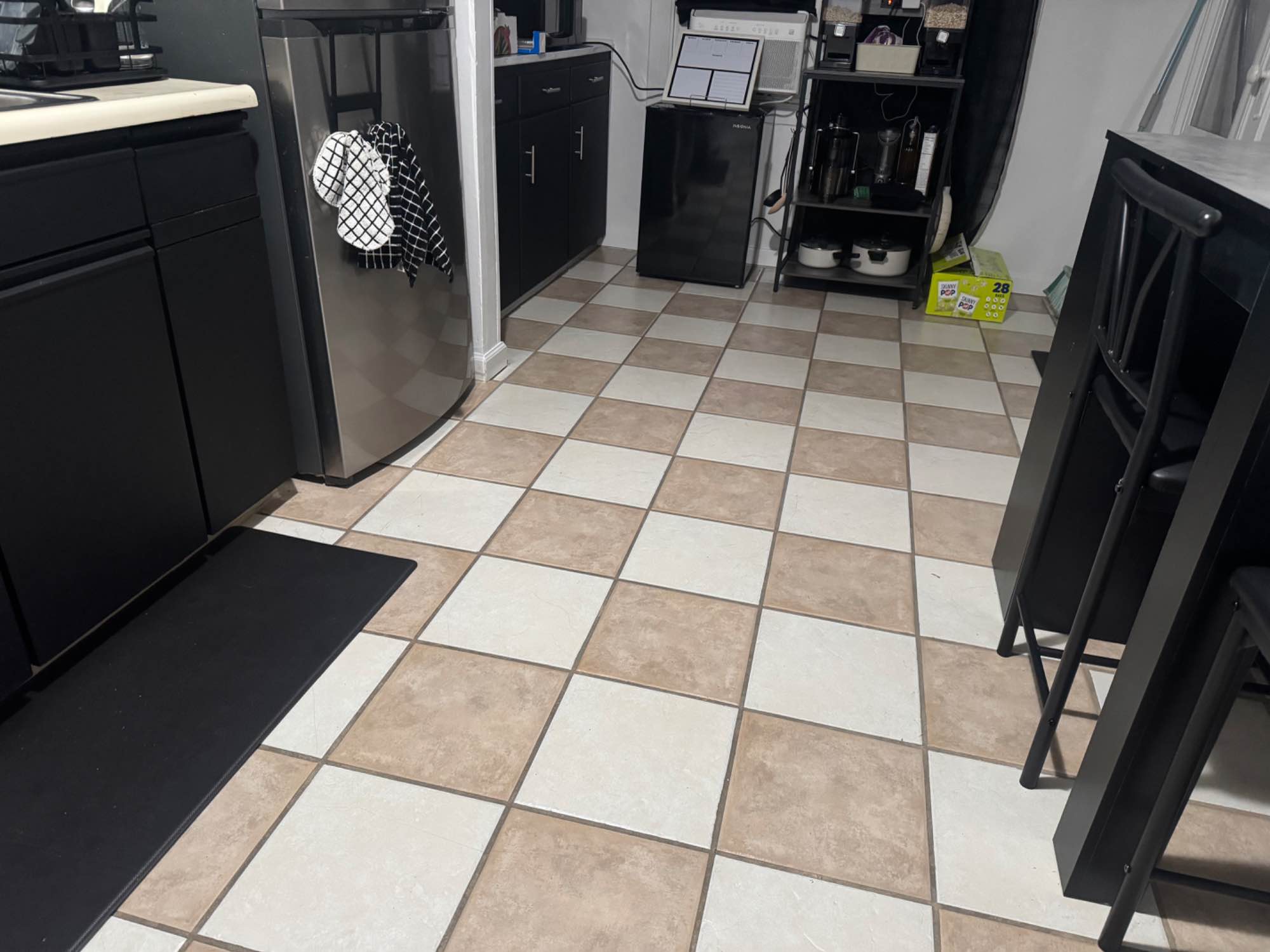 Hii my name is lilly! I'm listing this small room in a 2bed 1 bath house . I'll be moving out September 15 and need someone to take my room and share of the rent ! Landlord pays w/s/t. We'd prefer women only please 18-25yrs. Roommate has 1 kitten already so we'd prefer no more pets . We're looking for someone clean, helpful, kind , and can split chores weekly to keep the house clean! Please text me if interested in more details and pictures of the house & room! 4089088455