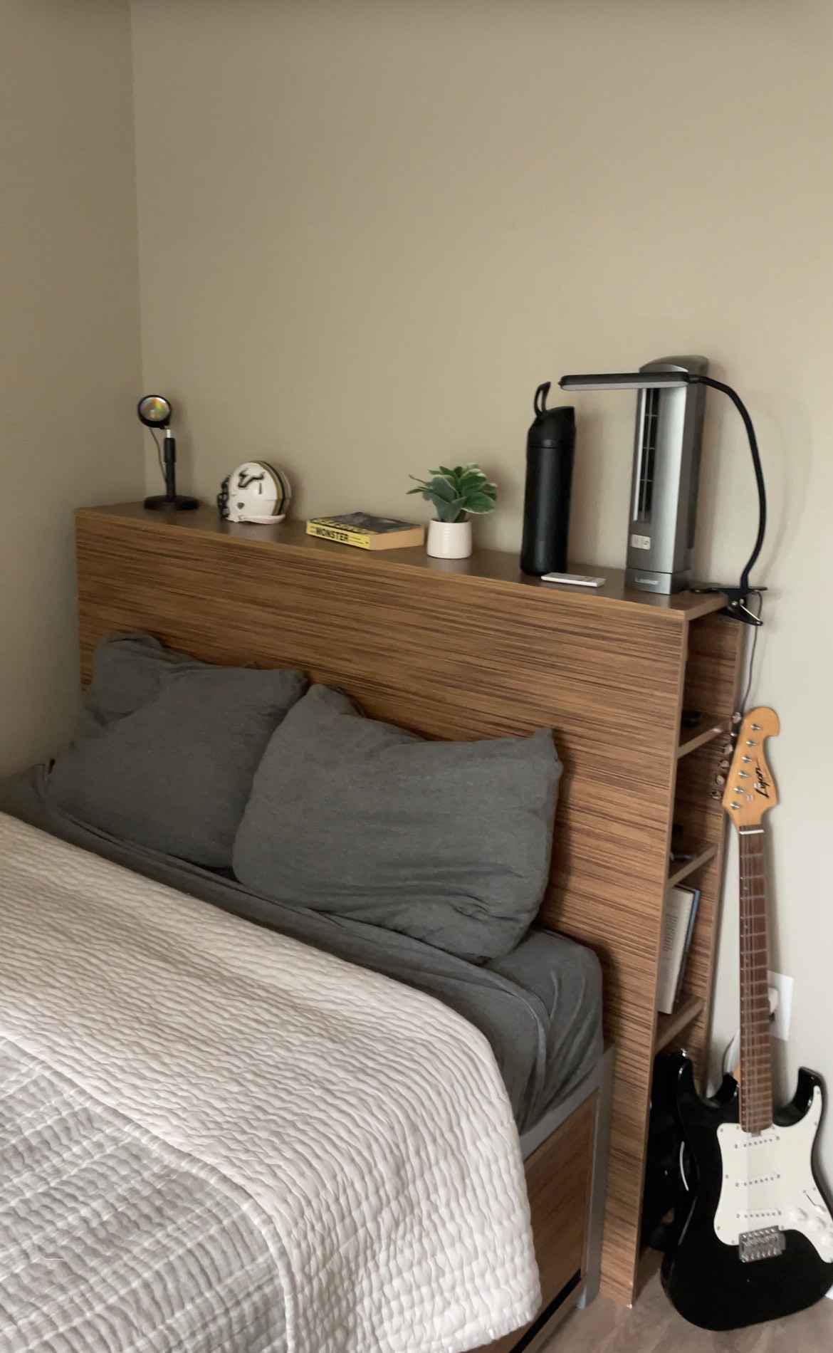 Living at IQ Luxury Apartments is super convenient for students. Most mornings, I grab a quick coffee and hop on the shuttle to USF, which takes just minutes. After classes, the pool and gym are right downstairs if I want to unwind or get some exercise. Evenings are easy, the clubhouse and study lounges are perfect for group projects or catching up on homework. Being close to campus and nearby restaurants makes running errands or grabbing dinner really simple.