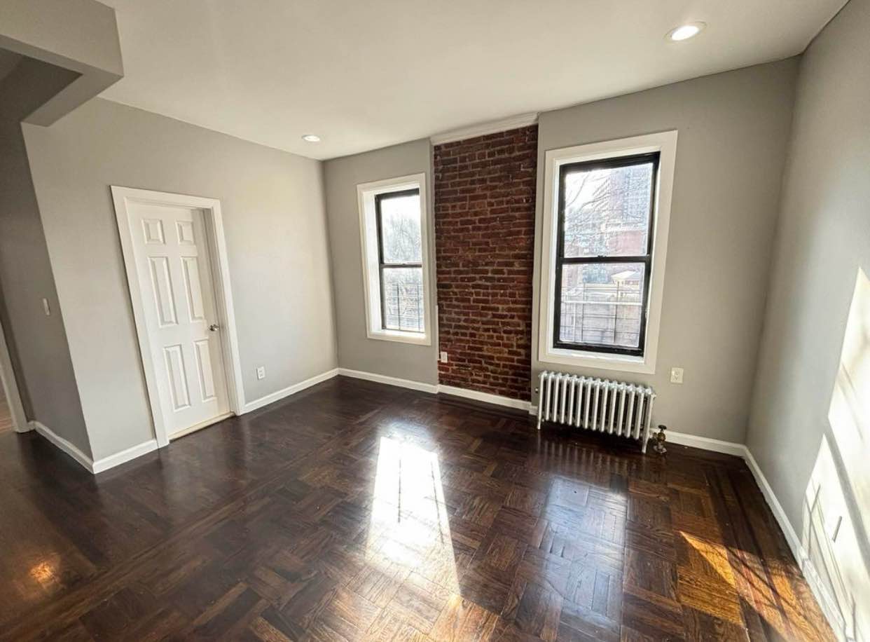 Spacious 1-Bedroom Apartment in East Tremont
Looking for a comfortable and convenient place to call home in the Bronx? This 1-bedroom apartment in East Tremont is just what you need!
Photos from similar apartment due to renovations
Bright and Airy: Recently painted and move-in ready with plenty of natural light.
Prime Location: Steps away from the Metro-North line for an easy commute to Manhattan and beyond.
Quiet and Residential: Enjoy the peace and comfort of a well-maintained building in a friendly neighborhood.
Updated Features: Hardwood floors, spacious living areas, and ample closet space.
Convenient Amenities: Close to shopping, dining, parks, and the Bronx zoo.
This apartment is perfect for anyone looking for an affordable and cozy living space with easy access to everything the city has to offer. Don't miss out schedule a showing today!
Ask me about other apartments in the area or anywhere in the Bronx and Upper Manhattan!!
We do not discriminate against people based on their source of income including receipt of rental assistance programs/vouchers or government assistance. If you’re interested kindly email mayagarrland@outlook.com