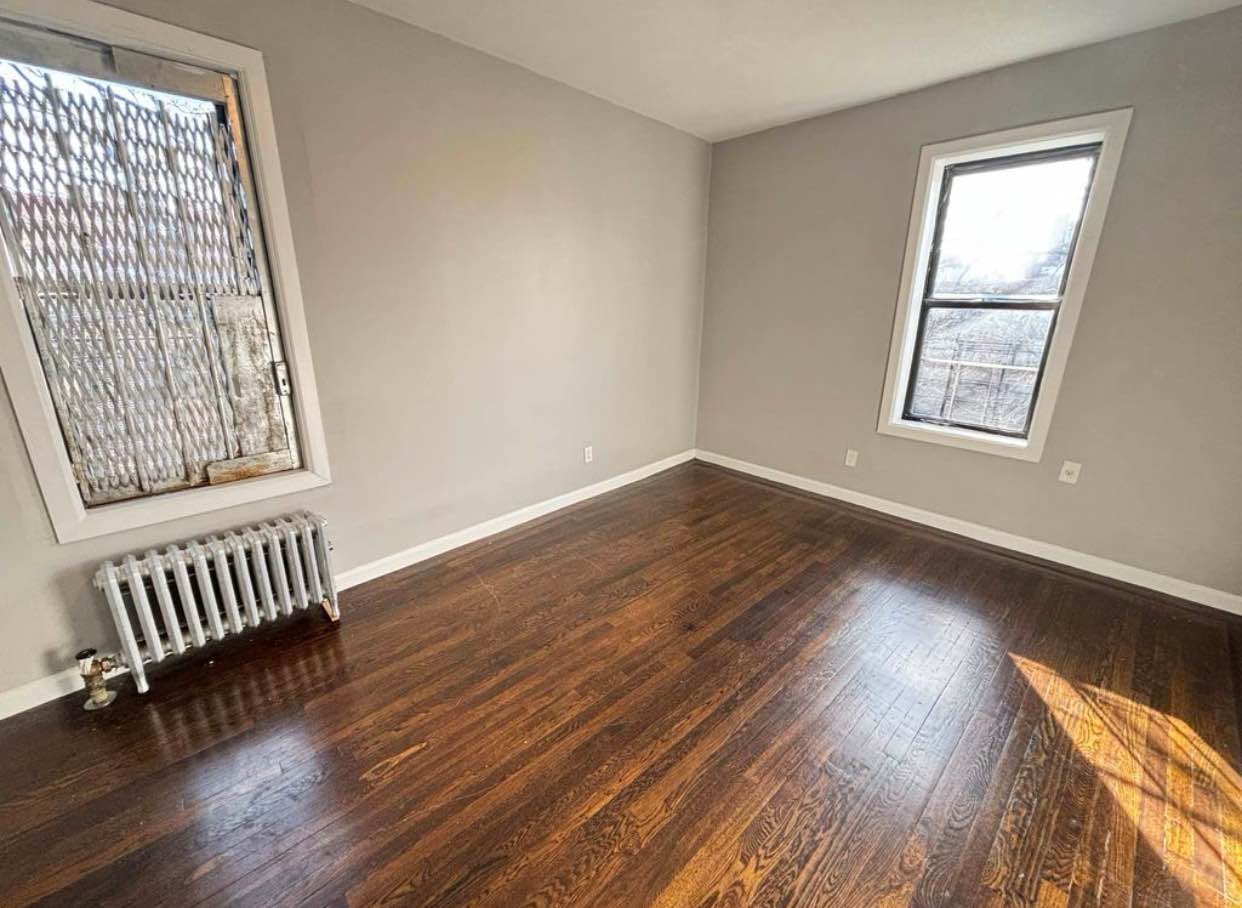 Spacious 1-Bedroom Apartment in East Tremont
Looking for a comfortable and convenient place to call home in the Bronx? This 1-bedroom apartment in East Tremont is just what you need!
Photos from similar apartment due to renovations
Bright and Airy: Recently painted and move-in ready with plenty of natural light.
Prime Location: Steps away from the Metro-North line for an easy commute to Manhattan and beyond.
Quiet and Residential: Enjoy the peace and comfort of a well-maintained building in a friendly neighborhood.
Updated Features: Hardwood floors, spacious living areas, and ample closet space.
Convenient Amenities: Close to shopping, dining, parks, and the Bronx zoo.
This apartment is perfect for anyone looking for an affordable and cozy living space with easy access to everything the city has to offer. Don't miss out schedule a showing today!
Ask me about other apartments in the area or anywhere in the Bronx and Upper Manhattan!!
We do not discriminate against people based on their source of income including receipt of rental assistance programs/vouchers or government assistance. If you’re interested kindly email mayagarrland@outlook.com