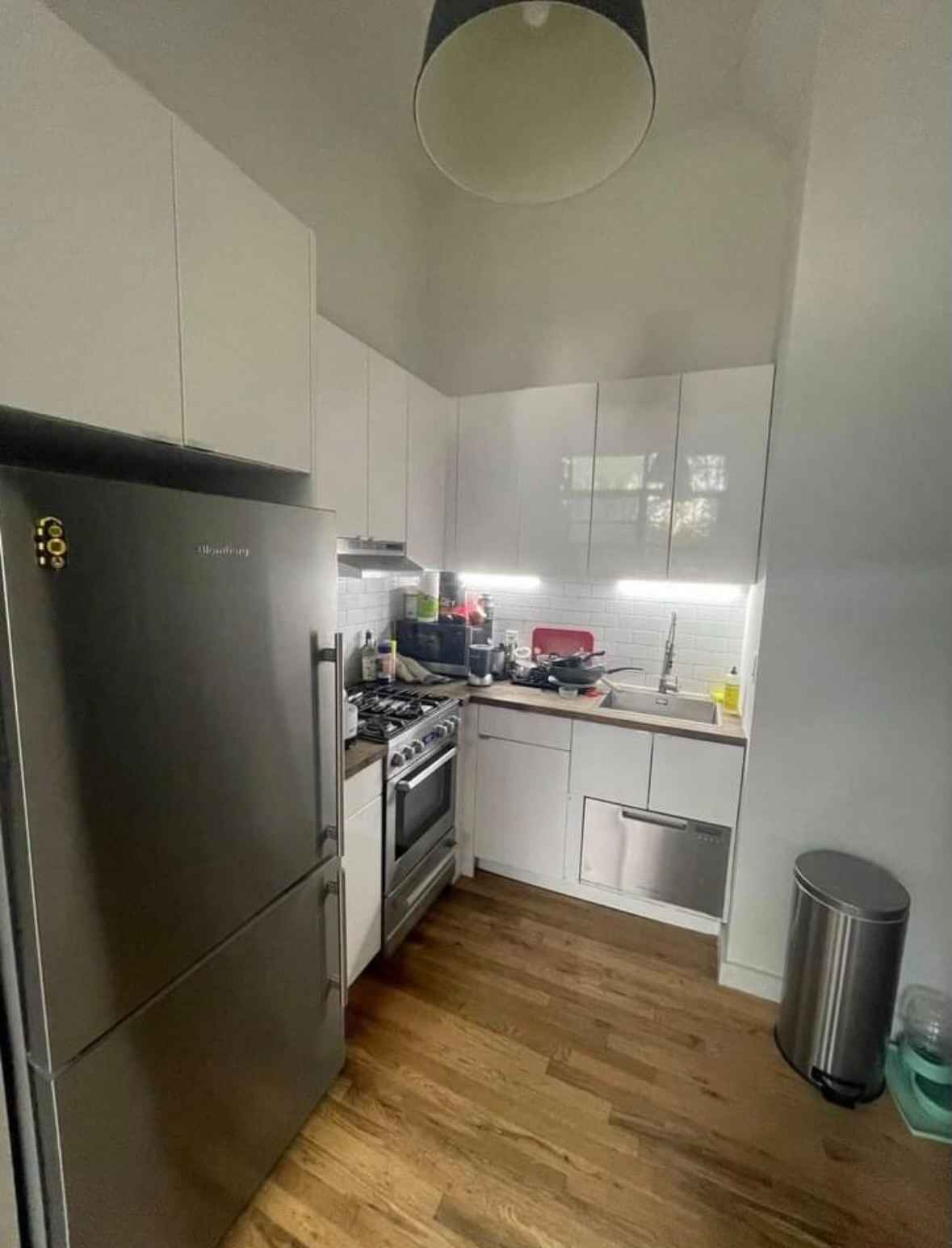 Hi Looking to fill room off of Morgan L in "East Williamsburg" / Buswhick.  Apartment is literal steps from L train and Citibike station. 

Building is lofted w/ high ceilings + backyard. Right next to sey coffee, robertas pizza, eyval, blanca, nearby to winson etc. 

Looking for someone to take over my lease ending July 1.

roommates are 2 guys 24/29. One grad student and one artchitect. Both very easy to get along with. Dont typically bring party home w us. 