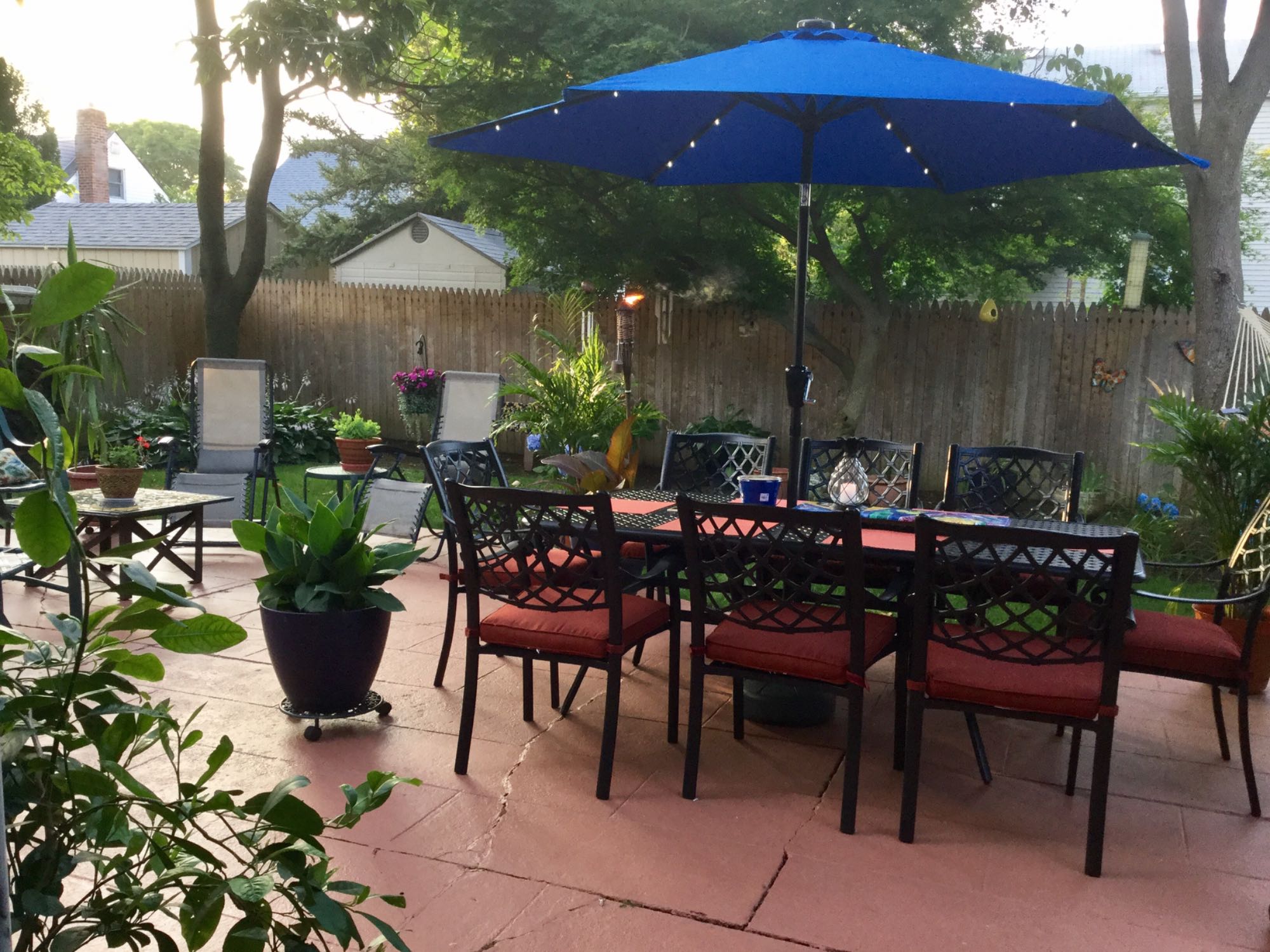 🌻RENTING A ROOM in 3 bedroom house. In a beautiful neighborhood. QUIET, CLEAN home close to everything. Professional FEMALE Only. As this is a private hm with Common areas... Must have a FULL time day job.. - MONTH TO MONTH - with 30 day notice on the first of the month
Looking for someone who is CLEAN, QUIET, RESPECTFUL AND EASY to get along with.
FURNISHED —-Twin bed, dresser, end tables- Includes all - wireless internet, Parking. May use Kitchen and backyard.
***NON Smoker, No Pets, Drugs, DRAMA, NO house guests as this is a private home.
Can walk to the railroad if you work in Manhattan. Beach 15 min. away. Beautiful bike/jogging path in the nature preserve on the corner... .
** Must have a PO BOX. For mail
** Copy of Drivers License
** Proof of income
If you are looking for a Clean, safe place to sleep, cook, shower and go about your business, contact me and we'll talk.
PLEASE TELL me about yourself when responding. IE: TYPE of JOB, lifestyle etc.
🌞 Please LEAVE your PHONE NUMBER
AVAILABLE IMMEDIATELY ☺️