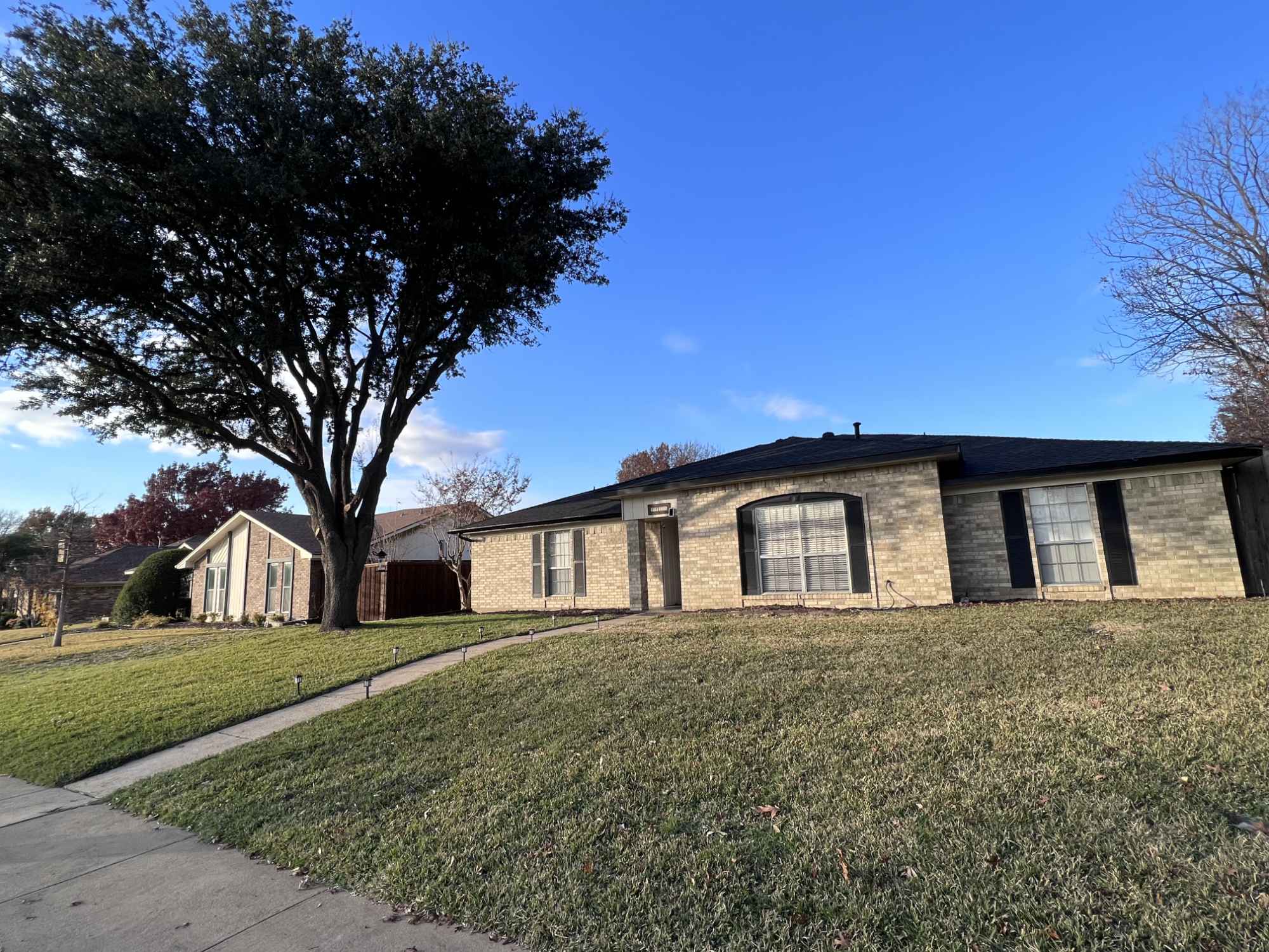 Great location for travel professionals or those looking for a cozy, fully furnished accommodation at a location near hospitals, restaurants, shopping, businesses, school/college, parks, and more!

This is a Room for Rent in a single story 2,160 sq foot home housing 4 bedrooms and 3 full bathrooms. Everyone keeps to themselves and is pretty quiet. 

This listing is for the "Front" bedroom with a shared double vanity bathroom (1 male) and closet; utilities fully paid for and included into rent. The room has a queen bed, work desk, and chair. 

Each room has its own laundry baskets, smart lock (key and keycard in room/fingerprint and personalized passcode), fridge, microwave, TV, mirrors, plenty of storage, extra bed linen / towels, black out curtains, and work table. There is a wide living room with its own 60" TV, a large outdoor patio/backyard, and a 2-car garage (street parking is also available). There is a full-sized fridge in the kitchen and a full freezer in the garage. W&D also included. Home also has high-speed fiber internet, robot vacuum, full 24/7 security system, smart garage, and smart thermostat. Quiet streets, no traffic, well-maintained neighborhoods, and many quality amenities quickly accessible.