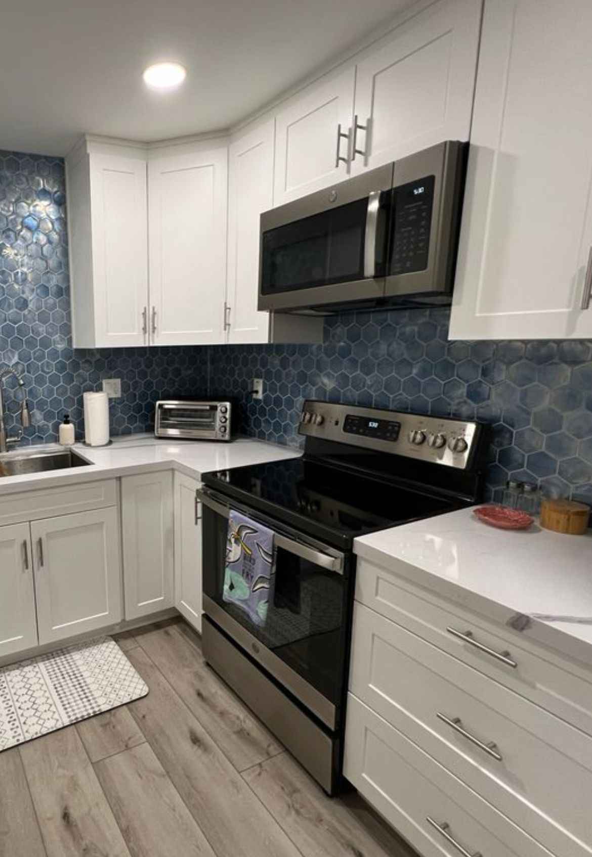 This private studio offers an ideal blend of comfort and privacy. It comes with its own bath, modern kitchen, and private closet, ensuring no shared spaces with other tenants. This spacious, fully furnished studio can also be arranged unfurnished if you prefer. High-speed WiFi and an in-unit washer/dryer are included, and there is convenient parking available. The lease is month-to-month, though other lease terms can be considered. Pets are welcome, provided they’re well-trained.