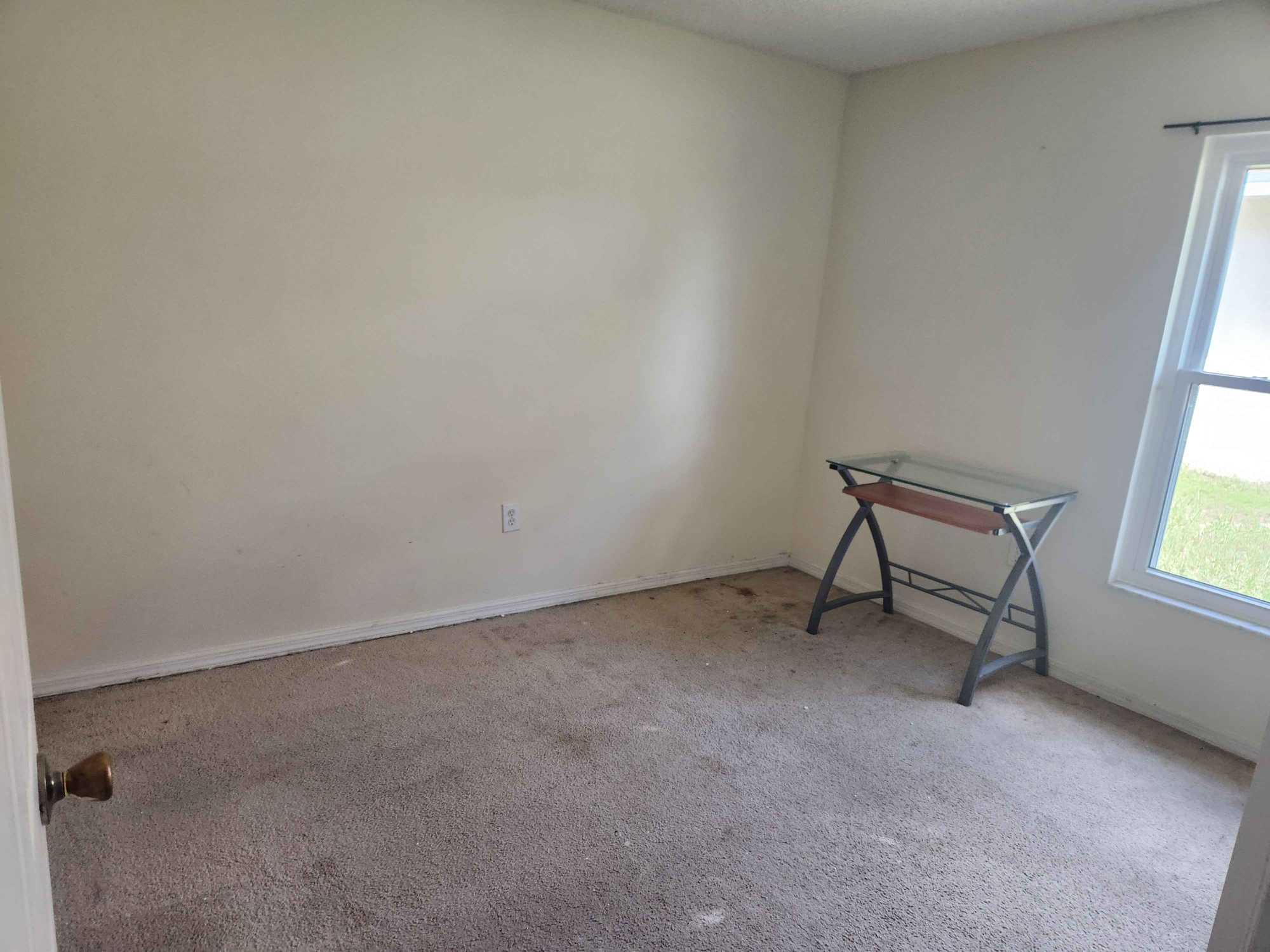 Everyone who currently lives at this residence takes care of themselves, and practically keeps to themselves. Otherwise we are happy to talk or help in any scenario, such as cooking, cleaning, and etc. 2/4 rooms are individuals who work from home, so we have reliable internet. 

Note: Availability is 2 rooms now available. So there will be two rooms available with flexible time frame. The room will be available whenever until someone fills in the space. So please reach out to me in regards to it!