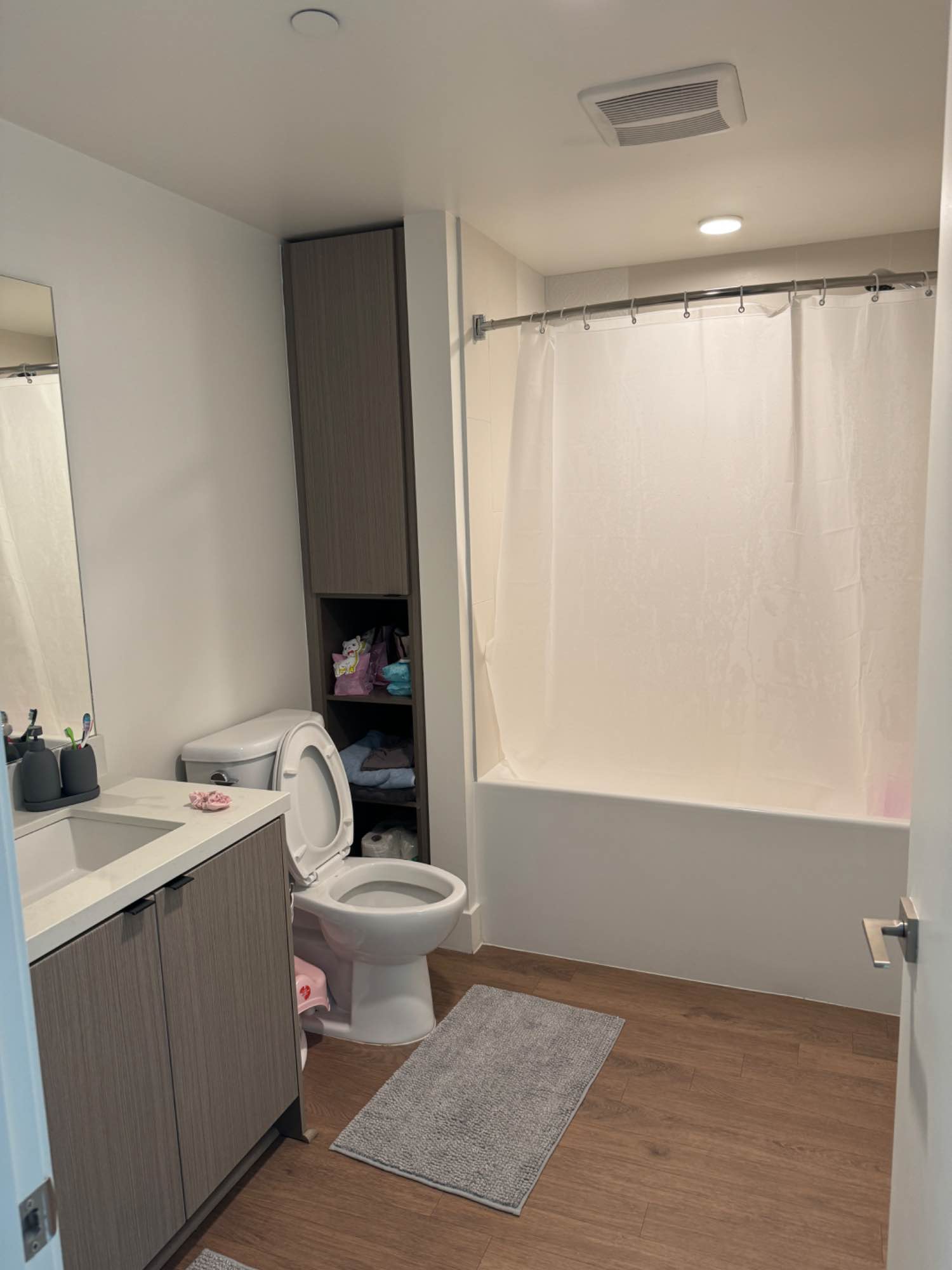 Renting 1 Bedroom Apartment Available for 2-3 Months  We’re heading out of town for 2-3 months for a family vacation, so we’re offering our cozy, well-maintained one-bedroom apartment for short-term rent during that period. The rent is normally $2695 per month, plus an additional $300-$400 for parking and utilities, but we’re covering $600 of the cost ourselves to make it more affordable.
This is a perfect opportunity for someone looking for a temporary, fully-equipped space in a great location. We know it’s on the higher end, but we’re doing our best to help with the costs while we’re away. Reach out if you’re interested and would like more details! 