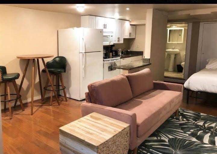 Located in the heart of midtown Manhattan, View 34 offers an exceptional living experience just steps away from the East River, NYU Medical Center, and a wide variety of bars and restaurants.

Residents of View 34 enjoy numerous amenities, including:

	•	Valet service
	•	24-hour doormen
	•	On-site laundry facilities
	•	A full-size fitness center
	•	Bicycle storage

If you’re seeking a comfortable studio apartment in this prime location, Please feel free to contact me +1 772-261-2366