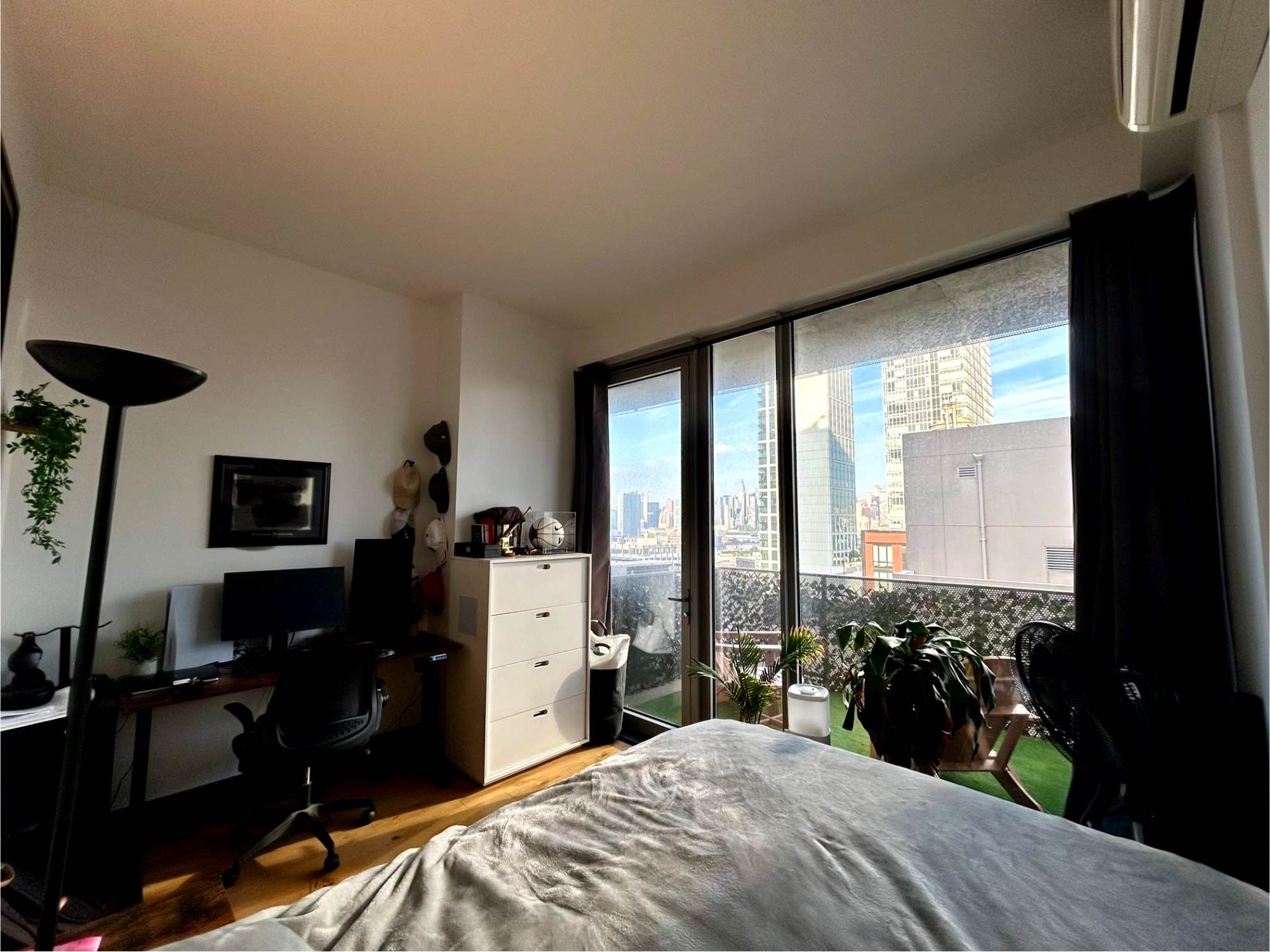 Lease Takeover - Long Island City - Junior 1 Bedroom with balcony view of Manhattan

Available Now through May 31 2026. Lease renewal available.

Hello all! I moved in with my partner and am looking for someone to take over my Junior 1B lease at Bevel LIC apartment building in Queensboro Plaza

📍Bevel LIC - Junior 1 bedroom

🗓️ Available Now through May 2026

💰$3,635 excluding utilities

🌆 14th floor with private balcony overlooking Empire State building and Manhattan skyline 

🏃‍♂️Includes access to gym, rooftop and various social area amenities

🚃 Conveniently located 1 minute walk to Queensboro Plaza, Queens Plaza and 5 minute walk to Court Sq subway stations (N/W/7/E/M/G)

DM if interested! 